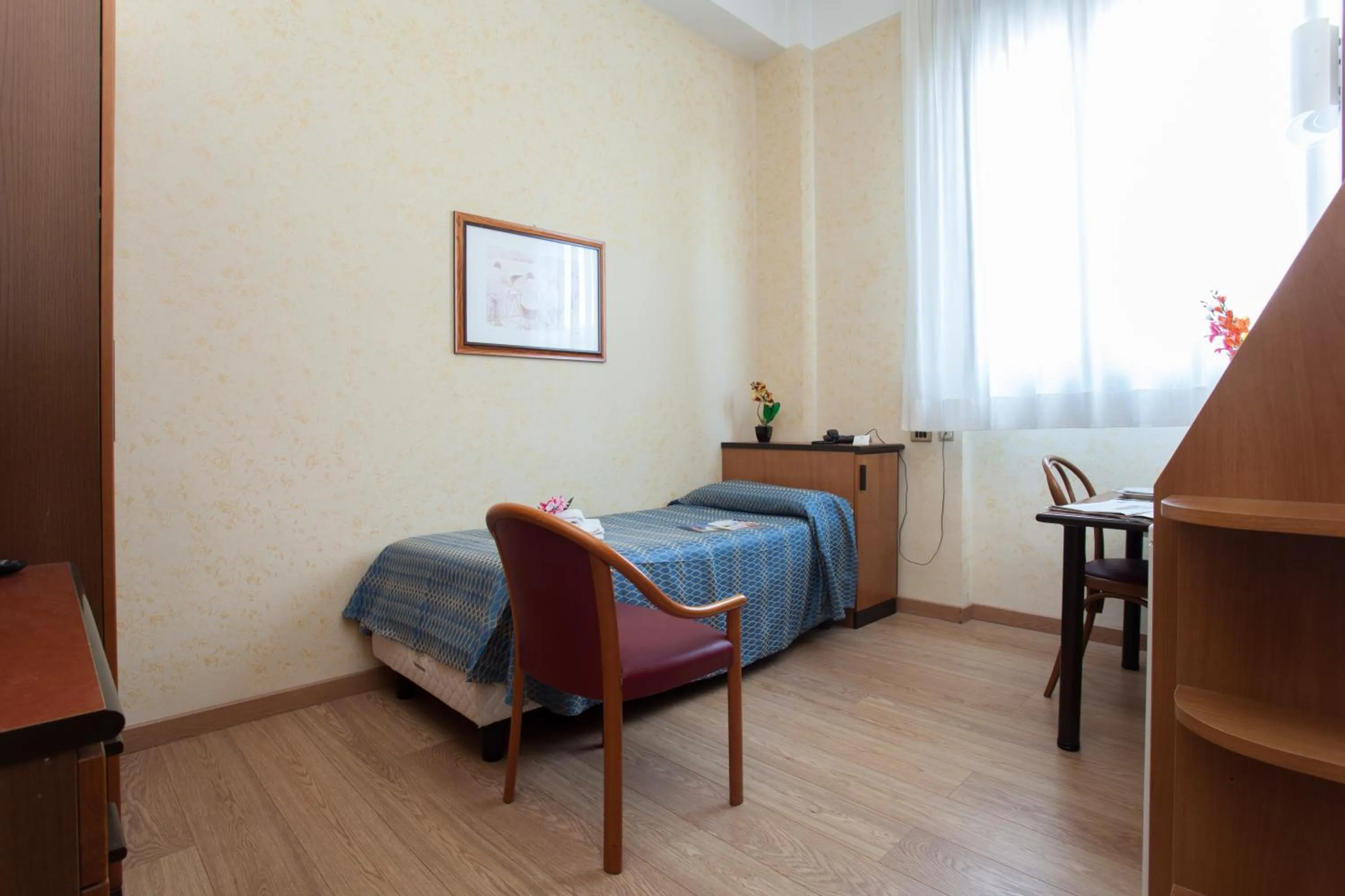 Photo of the whole room, Bed in Residence Lepontina