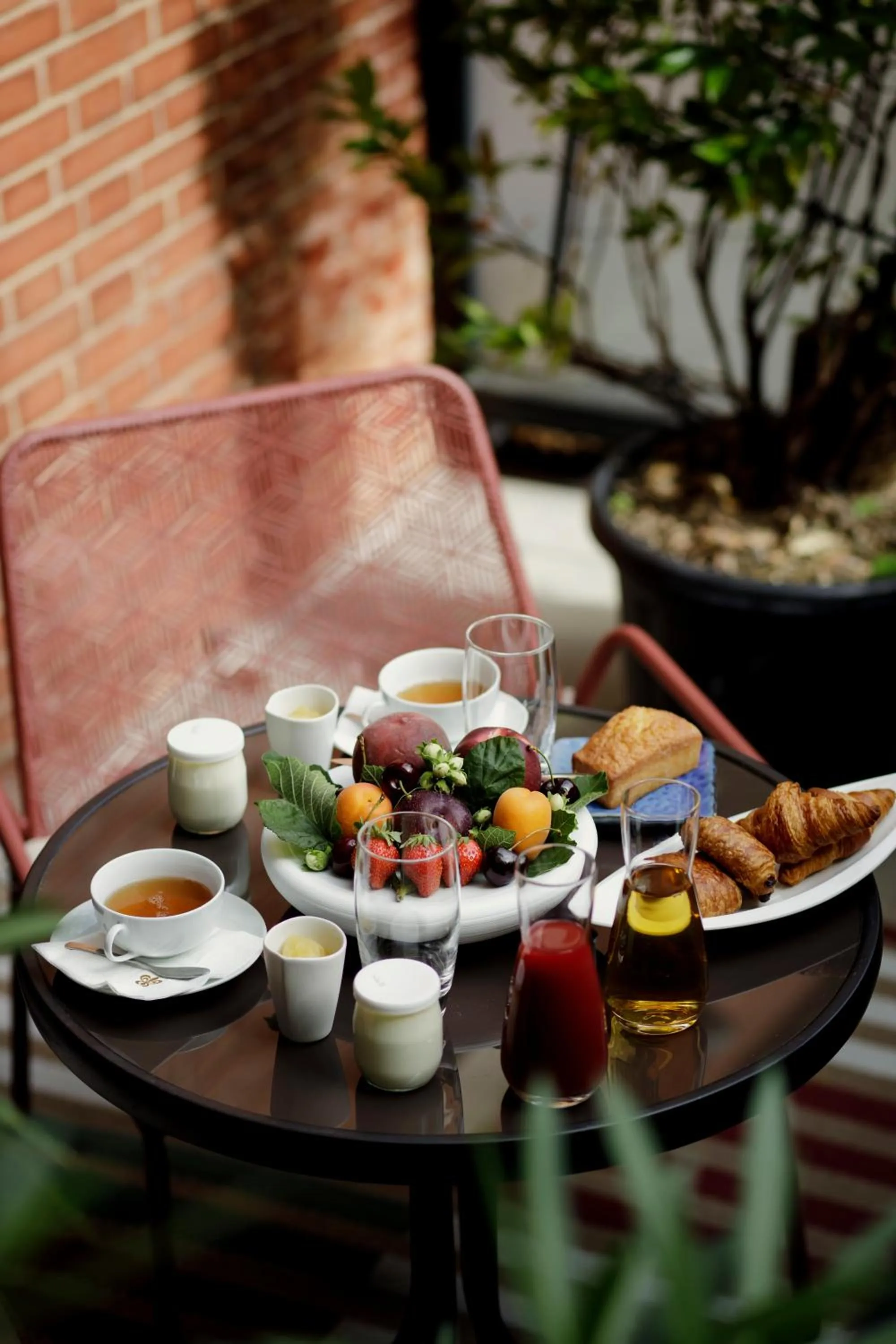 Breakfast in Maison Decoret - Relais & Châteaux