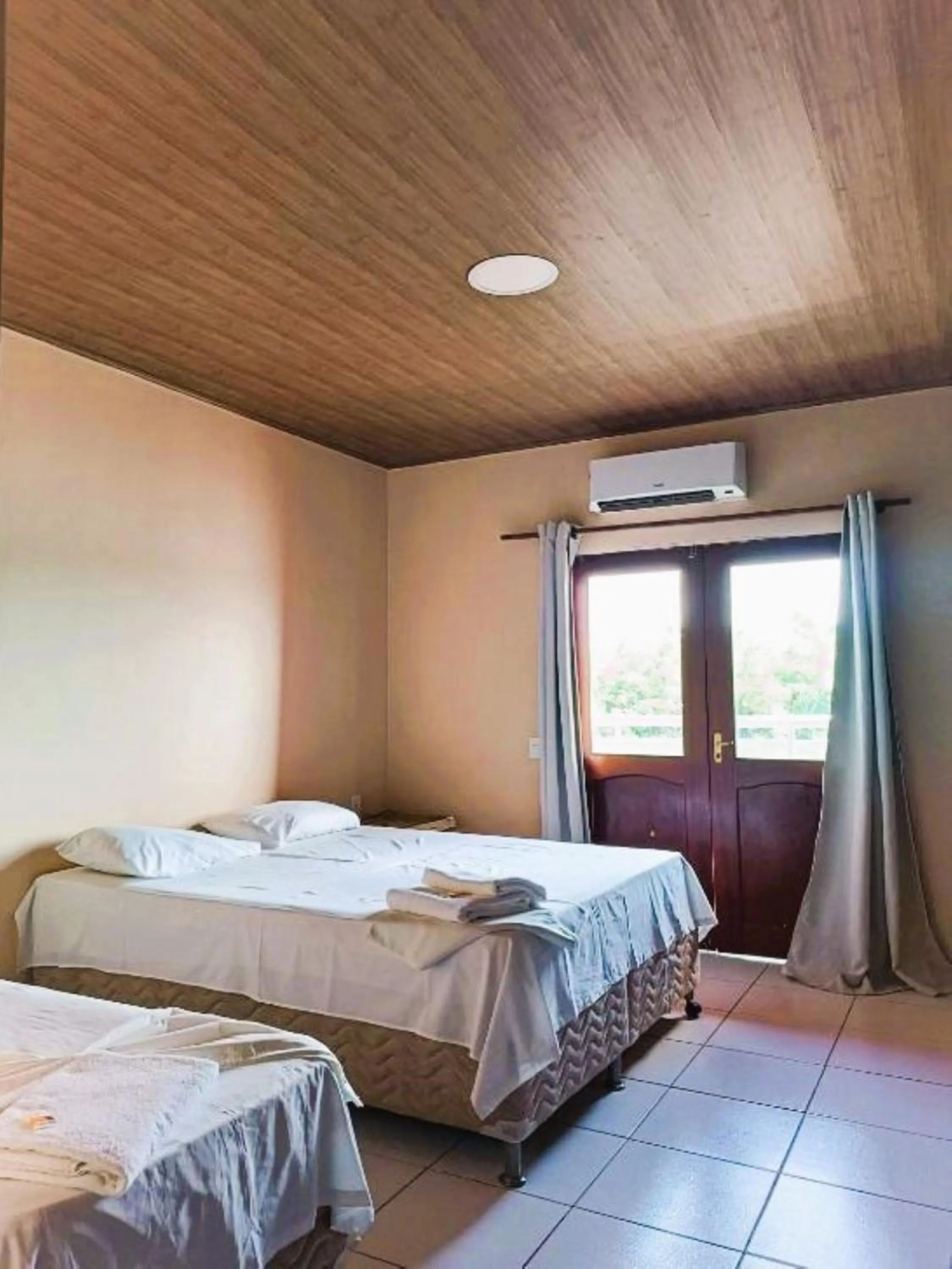 Bedroom, Bed in Hotel Beira Rio Preguiças