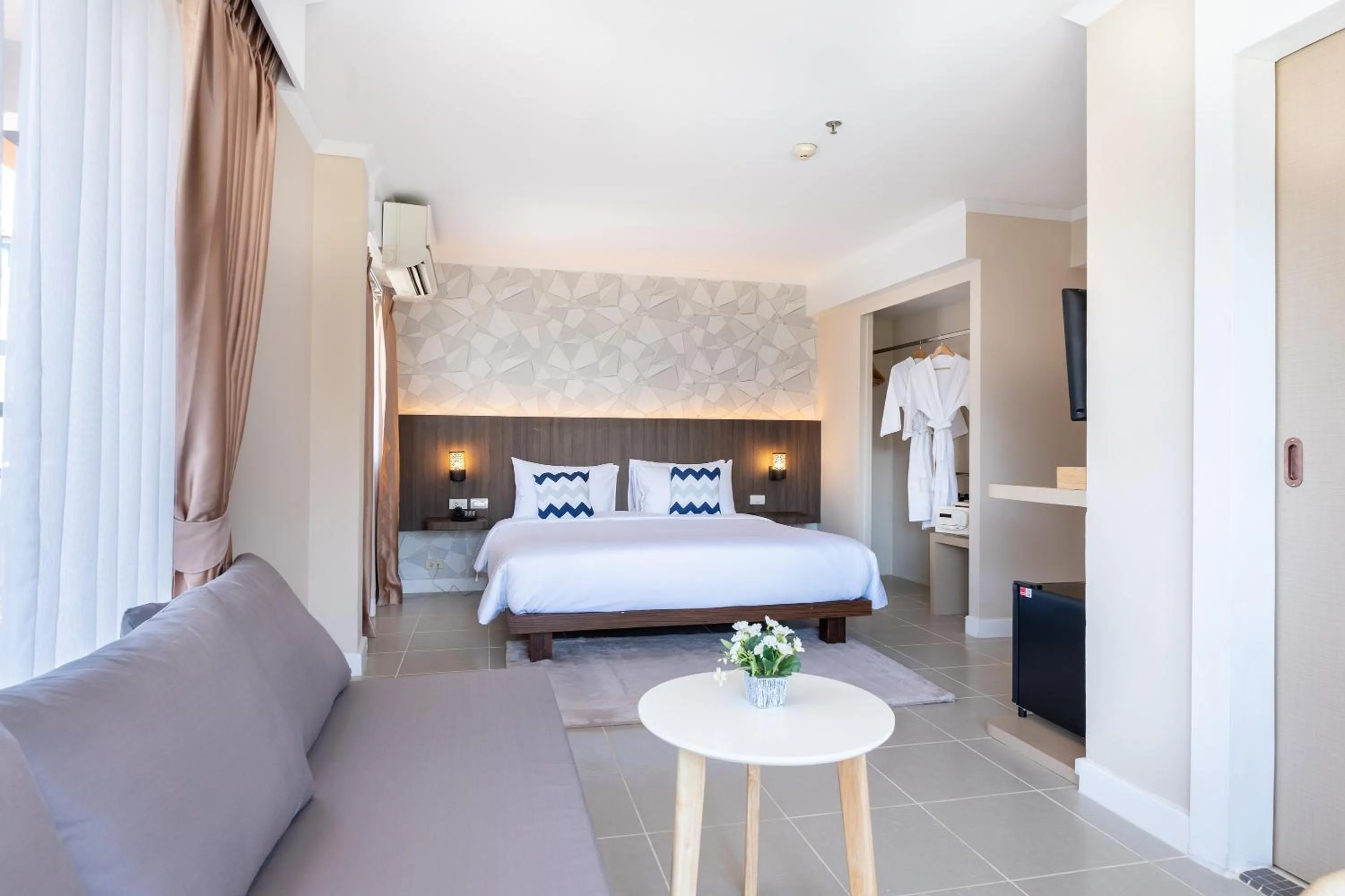 Bed in Heeton Concept Hotel Pattaya by Compass Hospitality