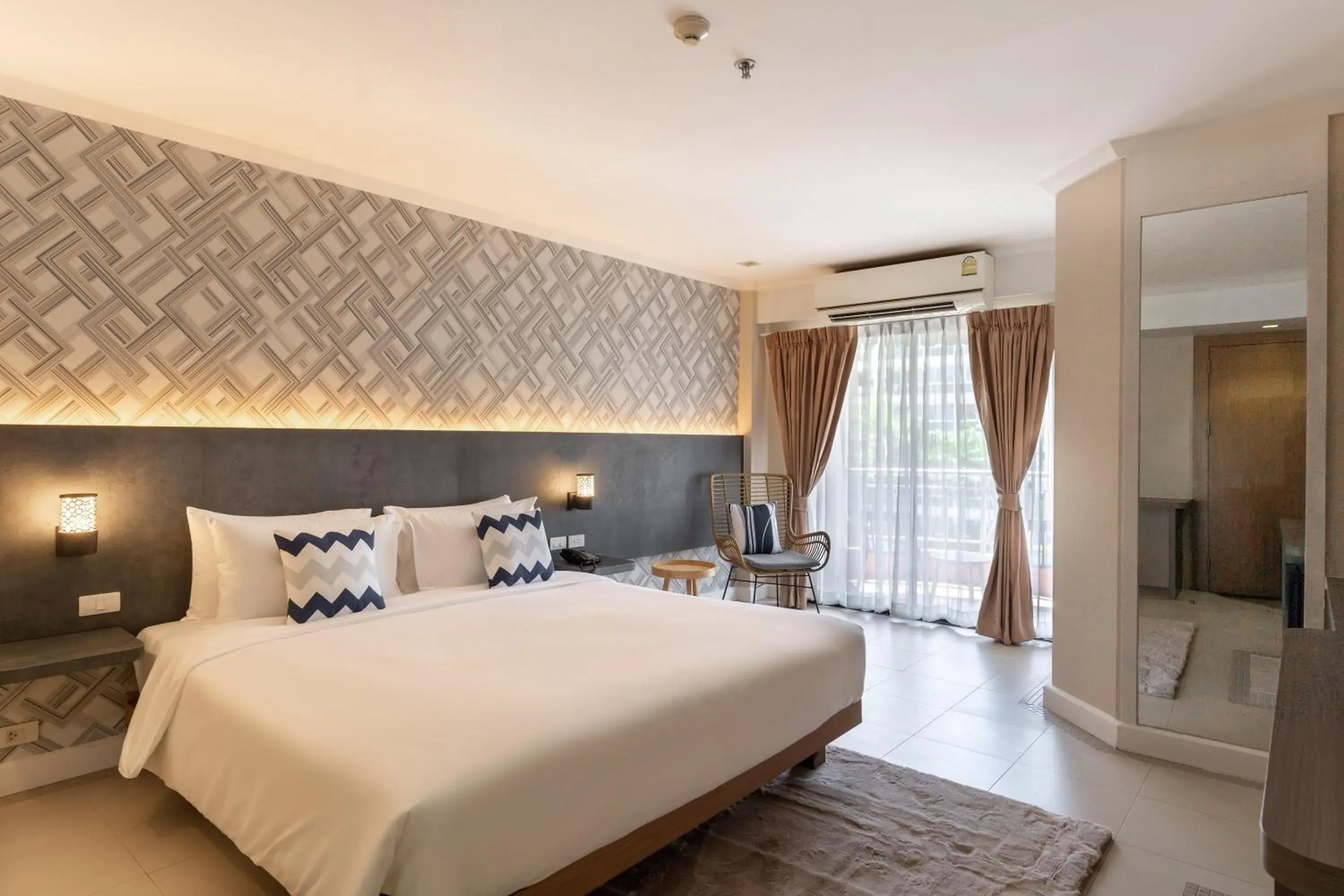 Superior Double Room with Balcony in Heeton Concept Hotel Pattaya by Compass Hospitality Superior Double Room with Balcony in Heeton Concept Hotel Pattaya by Compass Hospitality