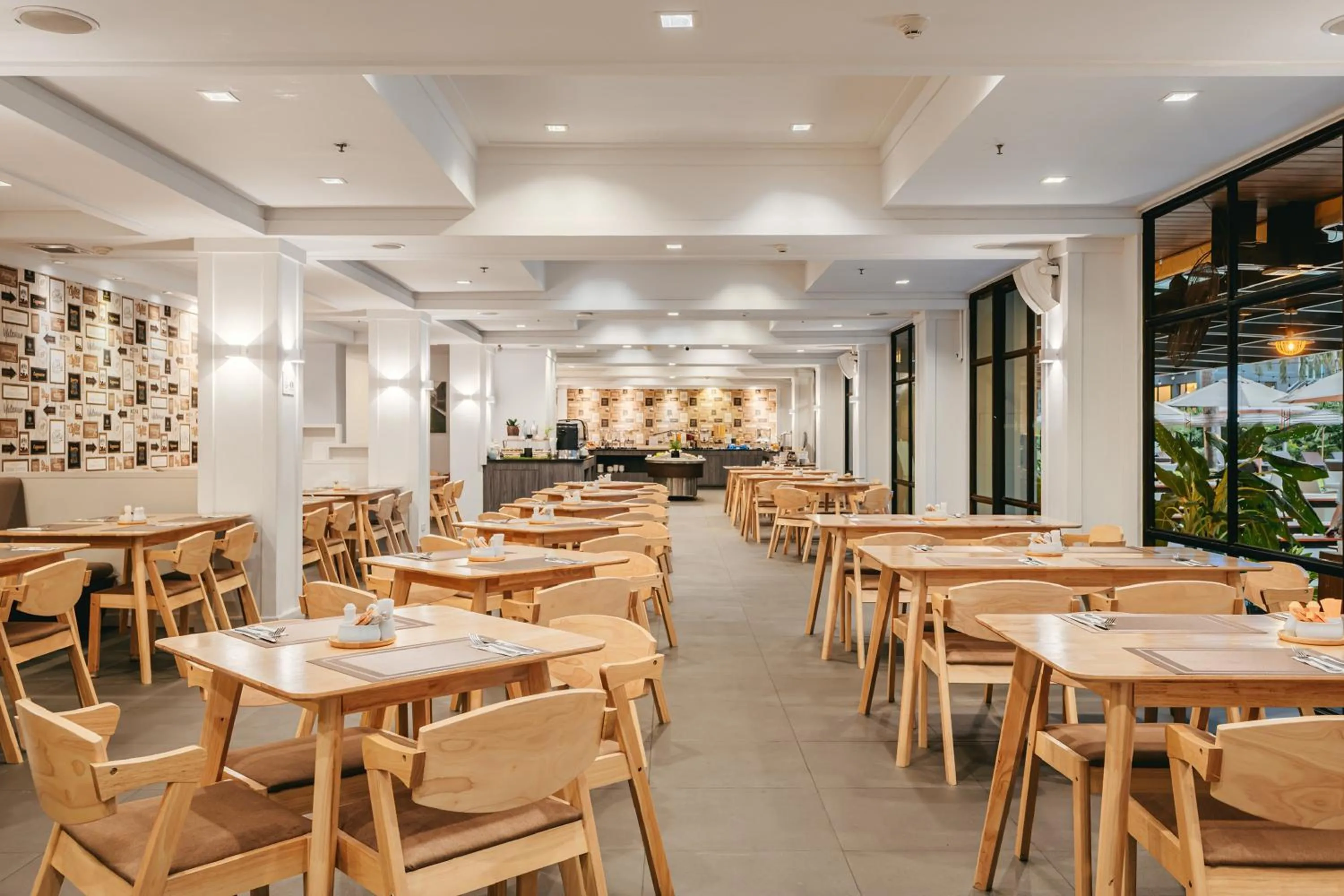 Restaurant/places to eat in Heeton Concept Hotel Pattaya by Compass Hospitality