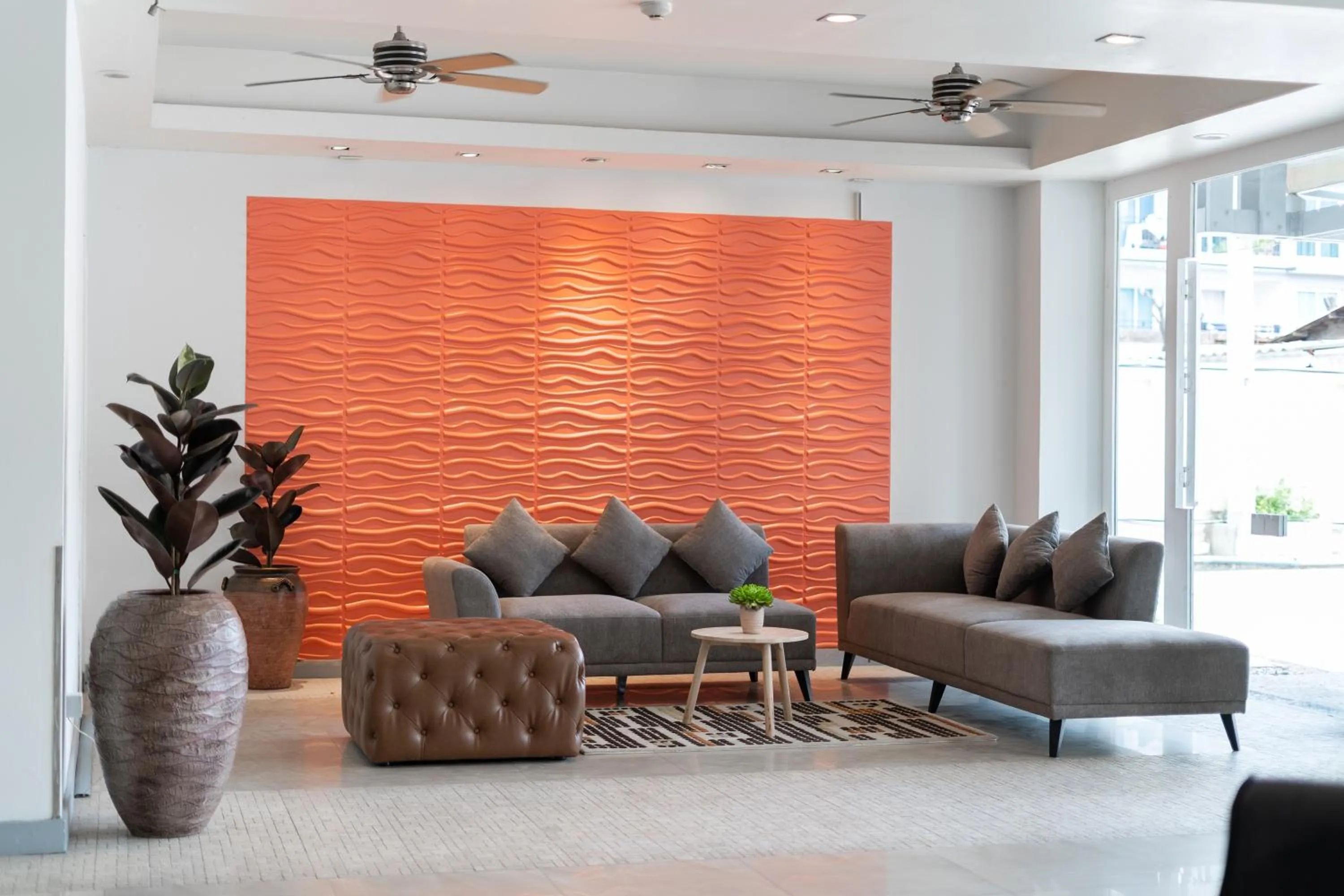 Seating area in Heeton Concept Hotel Pattaya by Compass Hospitality