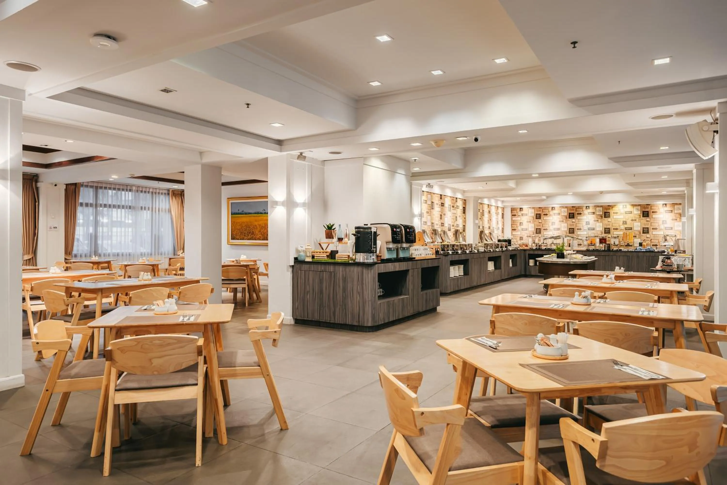 Restaurant/places to eat in Heeton Concept Hotel Pattaya by Compass Hospitality