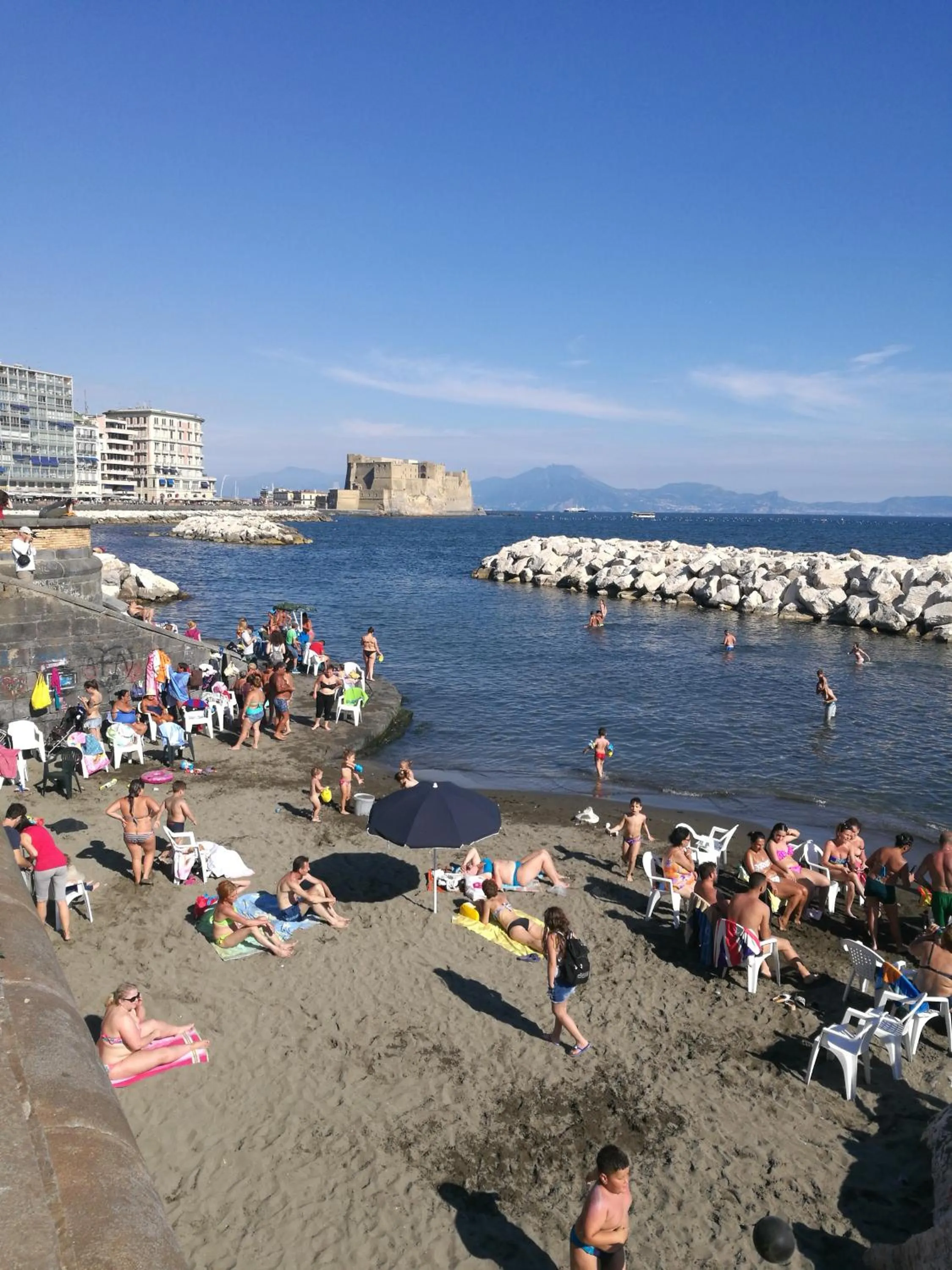 Beach in Bed morelli 49 , chiaia