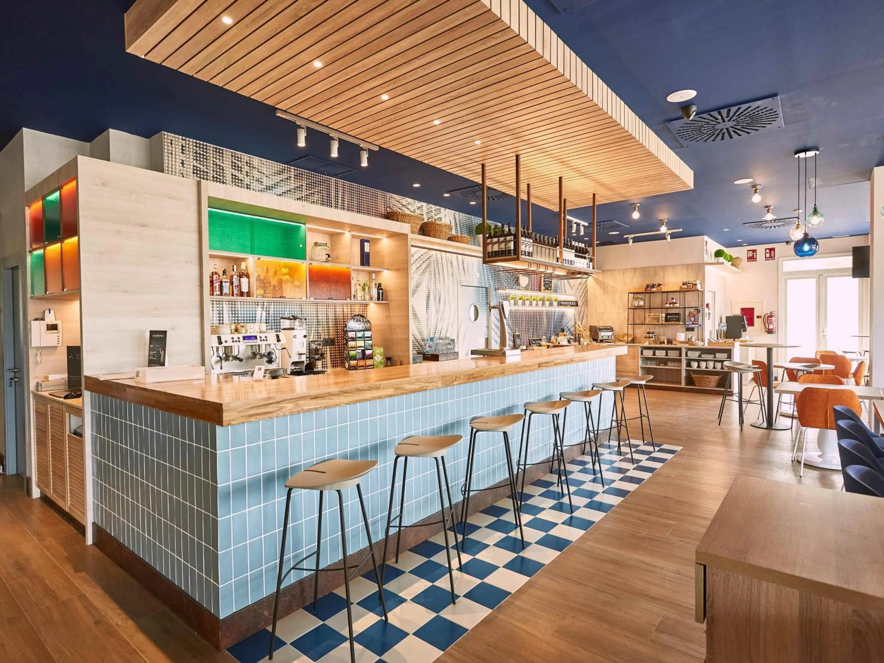 Lounge or bar in Ibis Elche