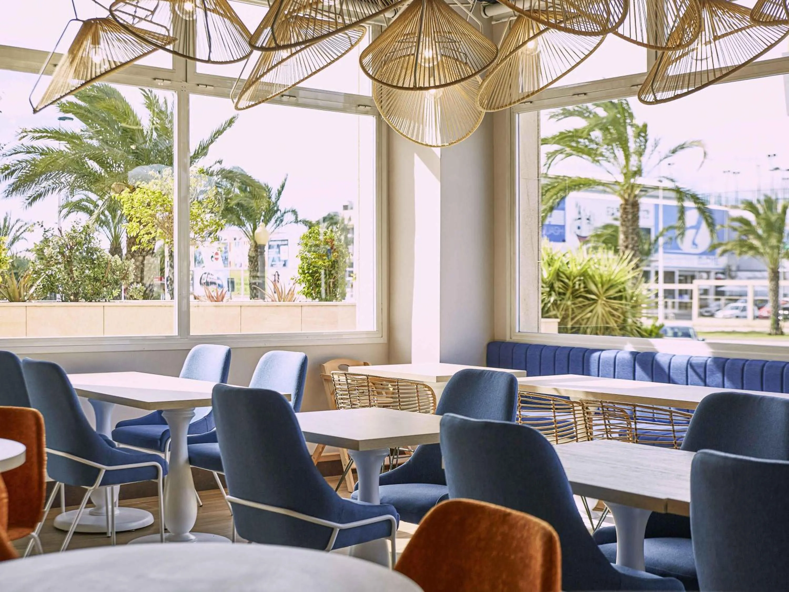 Lounge or bar in Ibis Elche