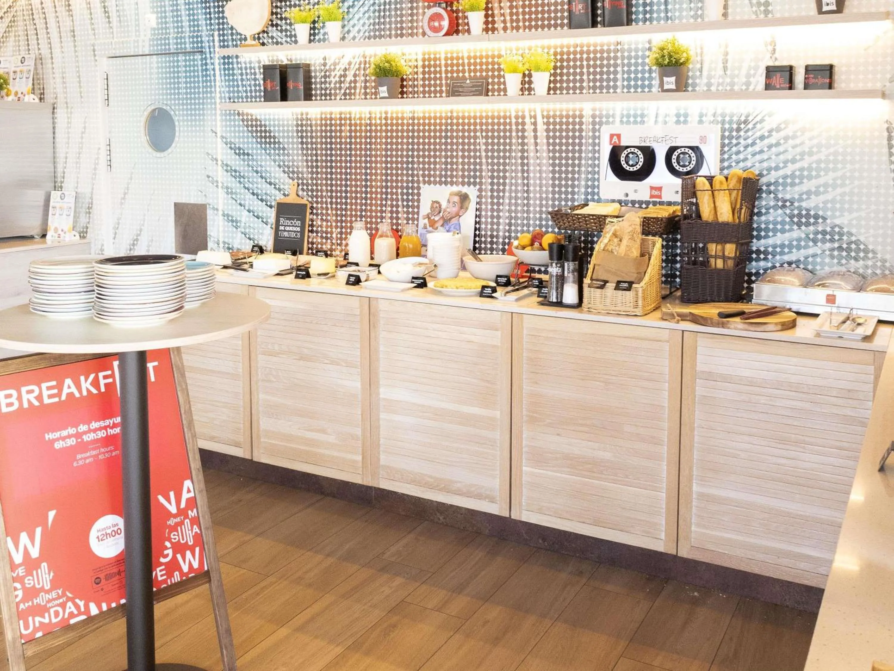 Breakfast in Ibis Elche