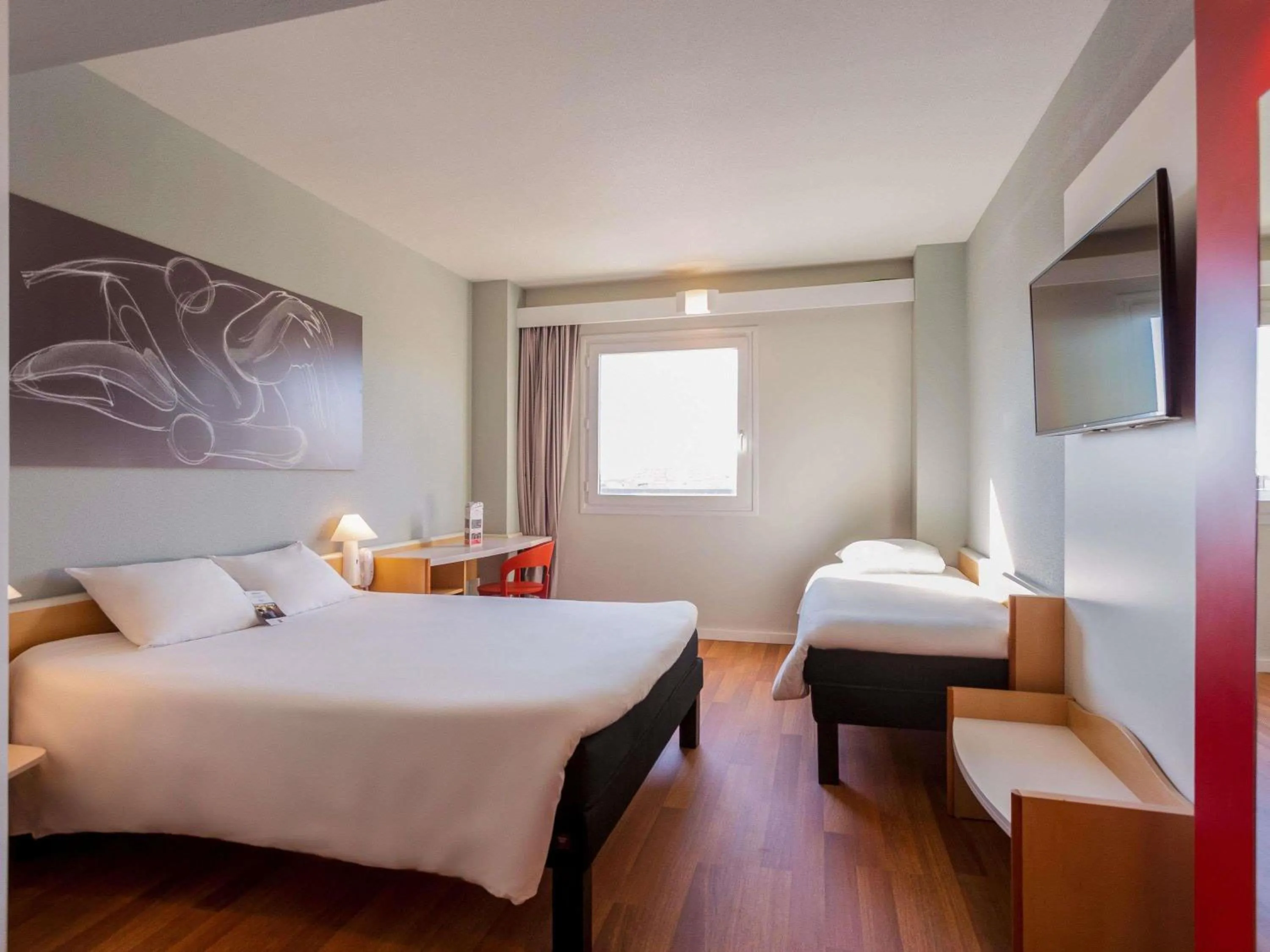 Bedroom, Bed in Ibis Elche