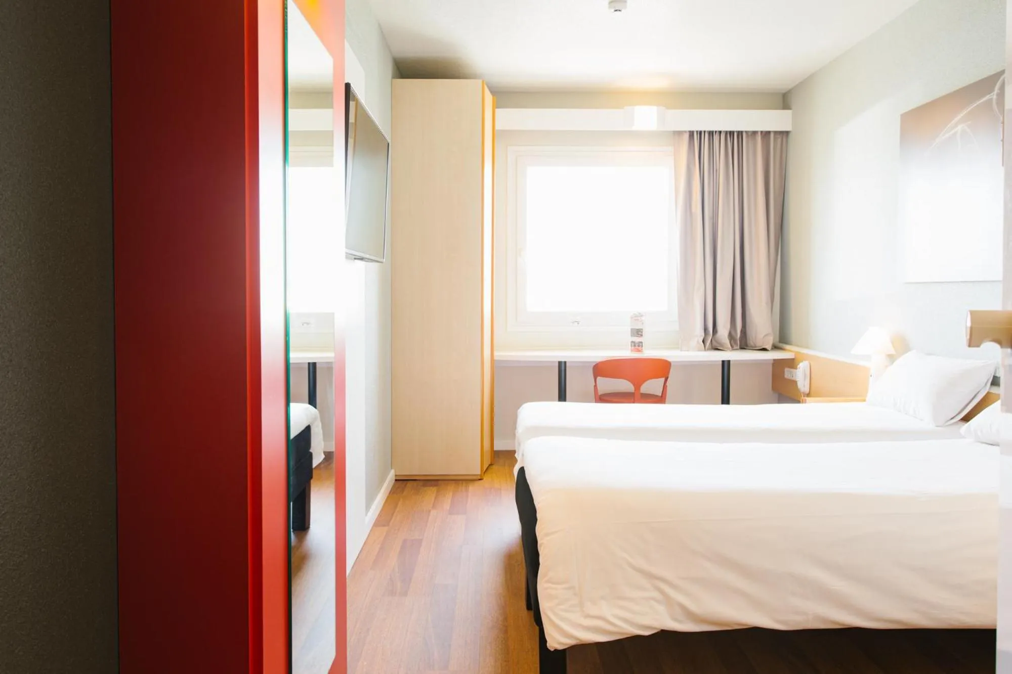 Photo of the whole room, Bed in Ibis Elche