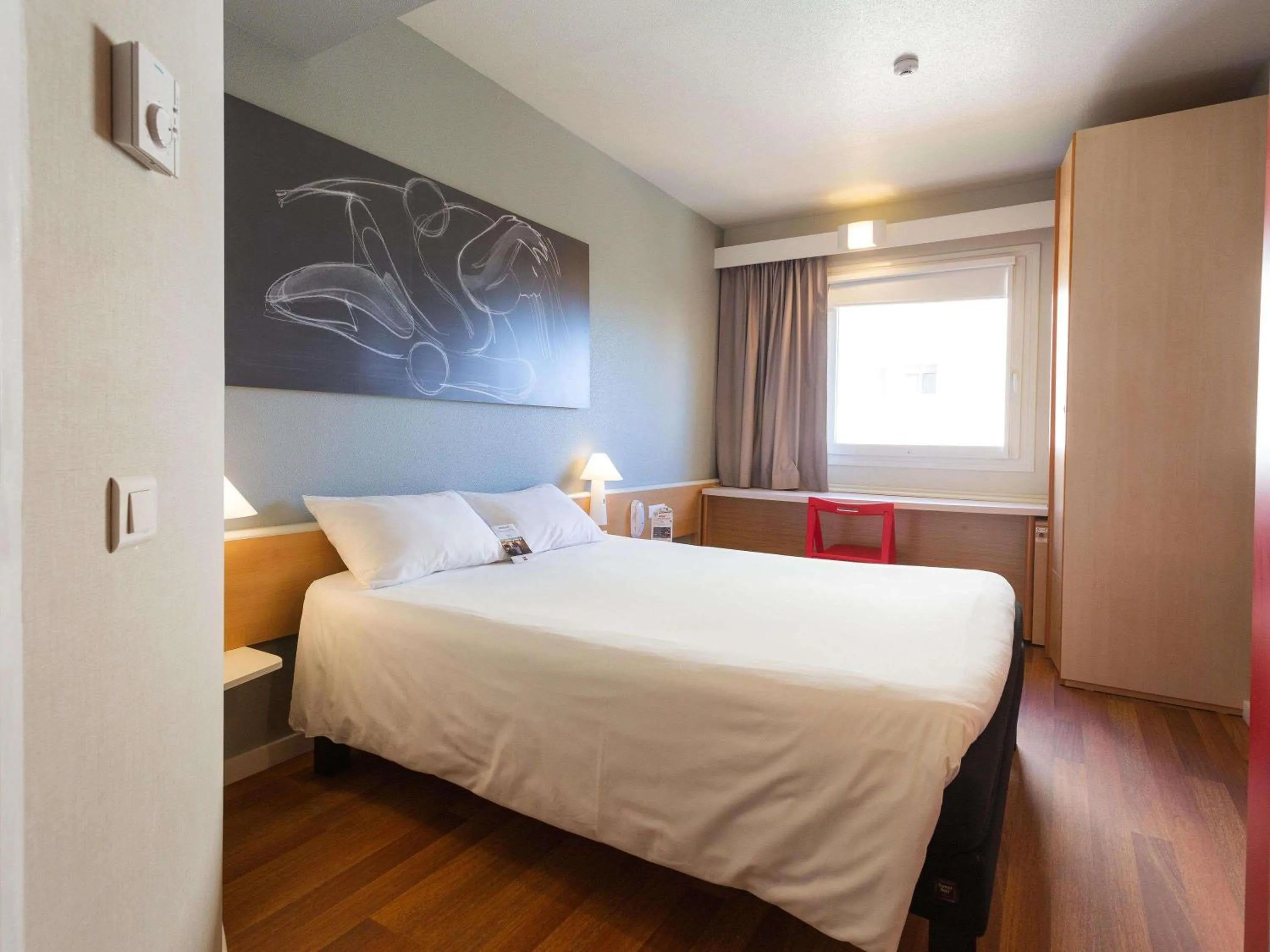 Bedroom, Bed in Ibis Elche
