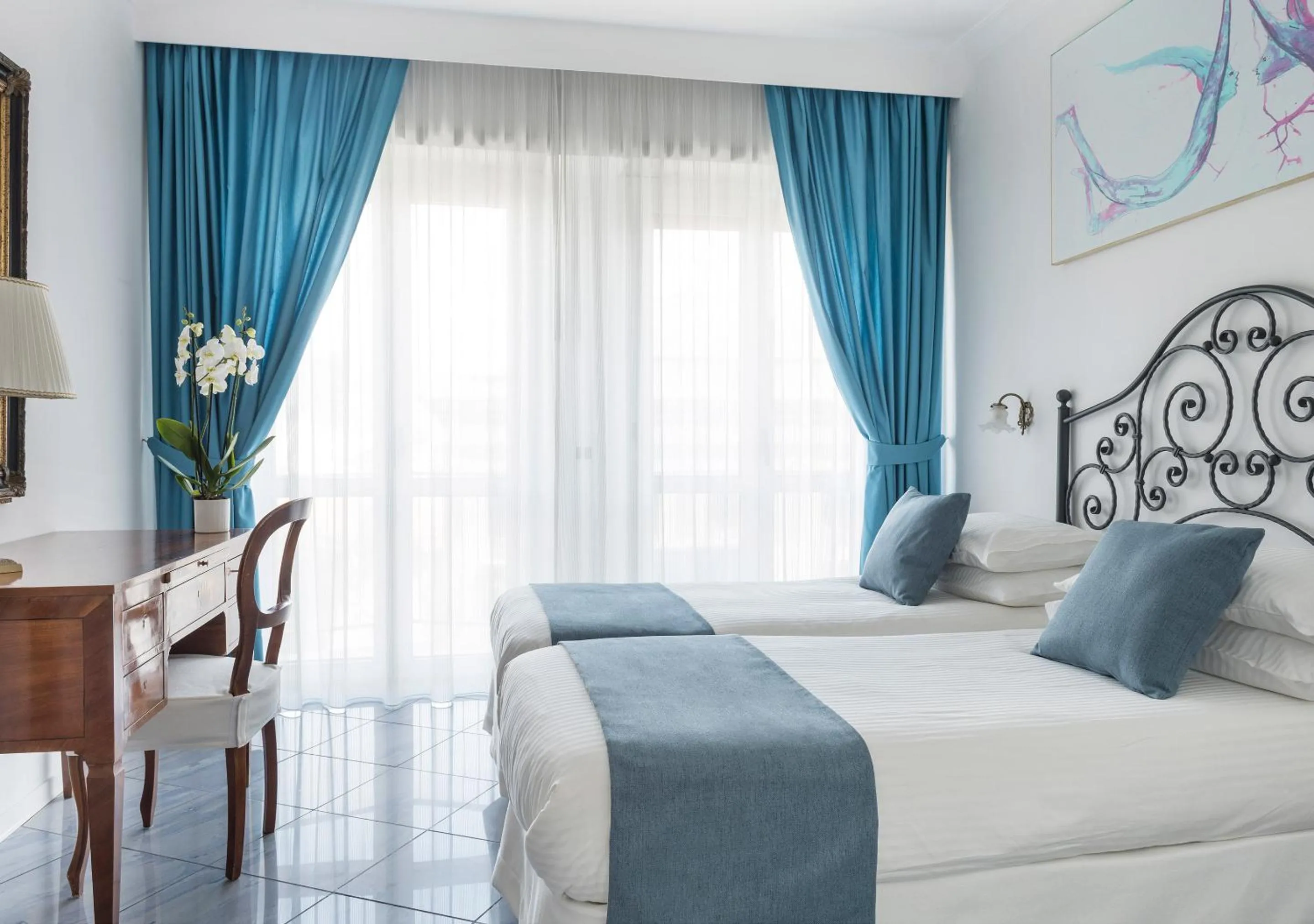 Photo of the whole room, Bed in Fiorentini Residence NAPOLI