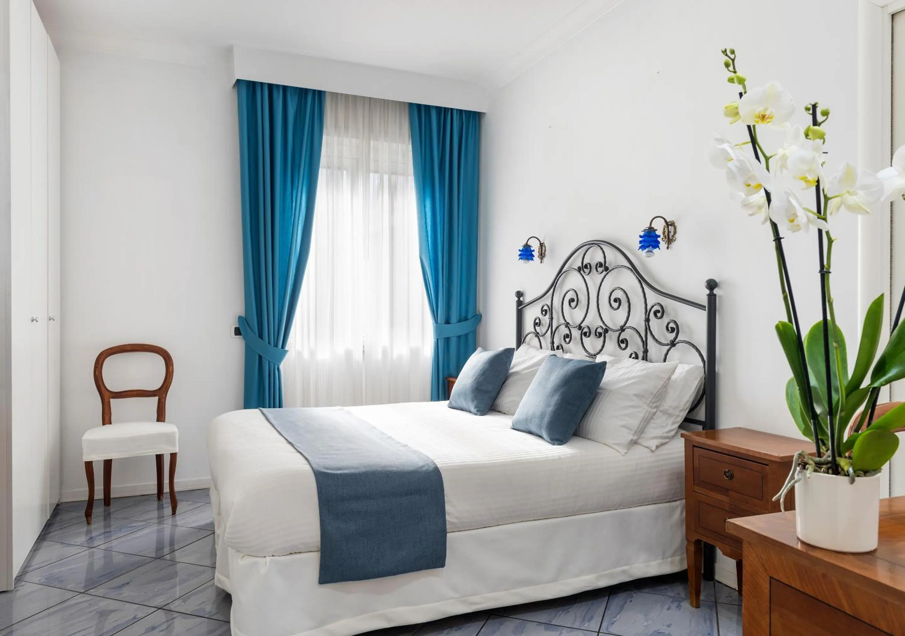 Decorative detail, Bed in Fiorentini Residence NAPOLI