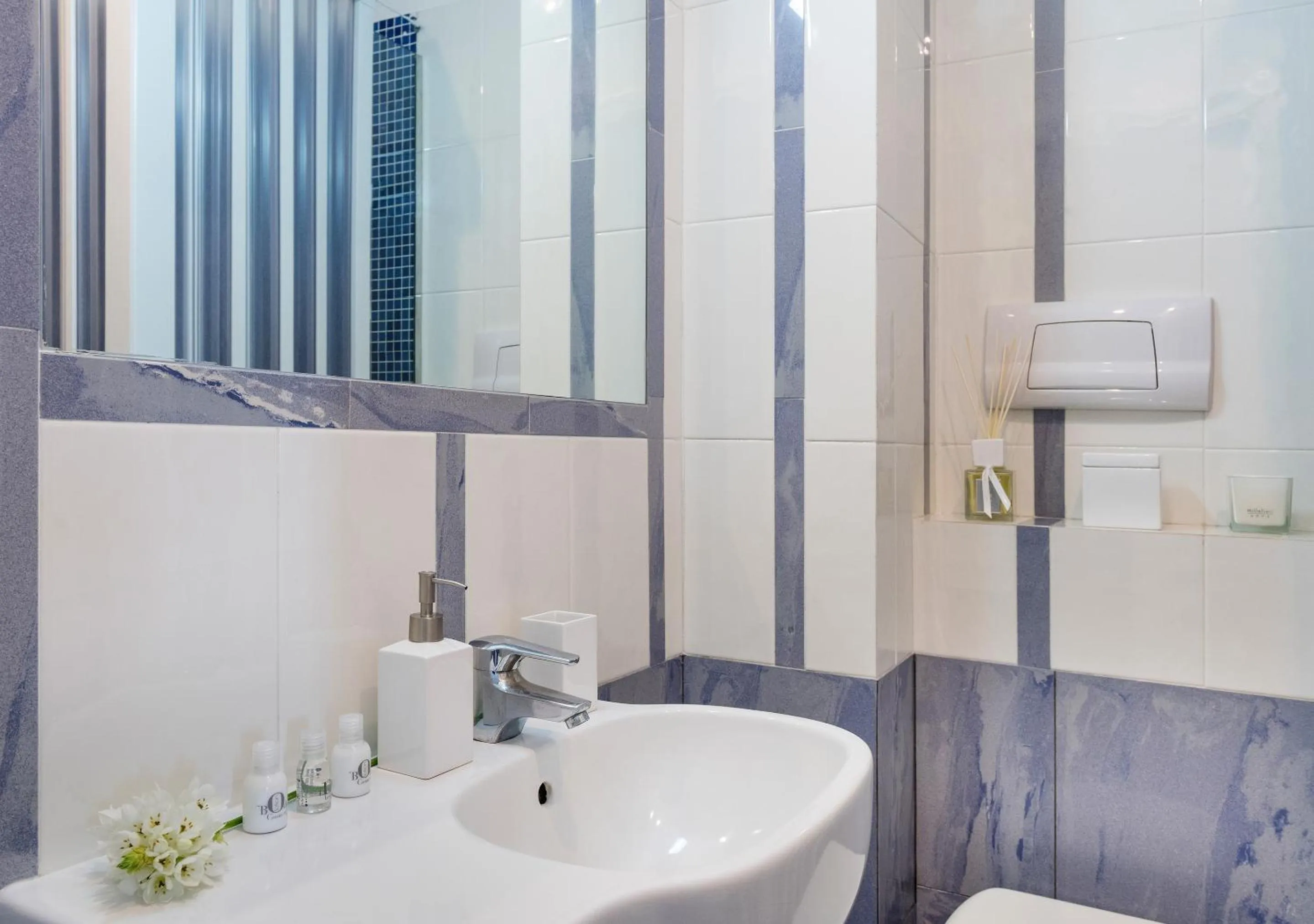 Shower in Fiorentini Residence NAPOLI