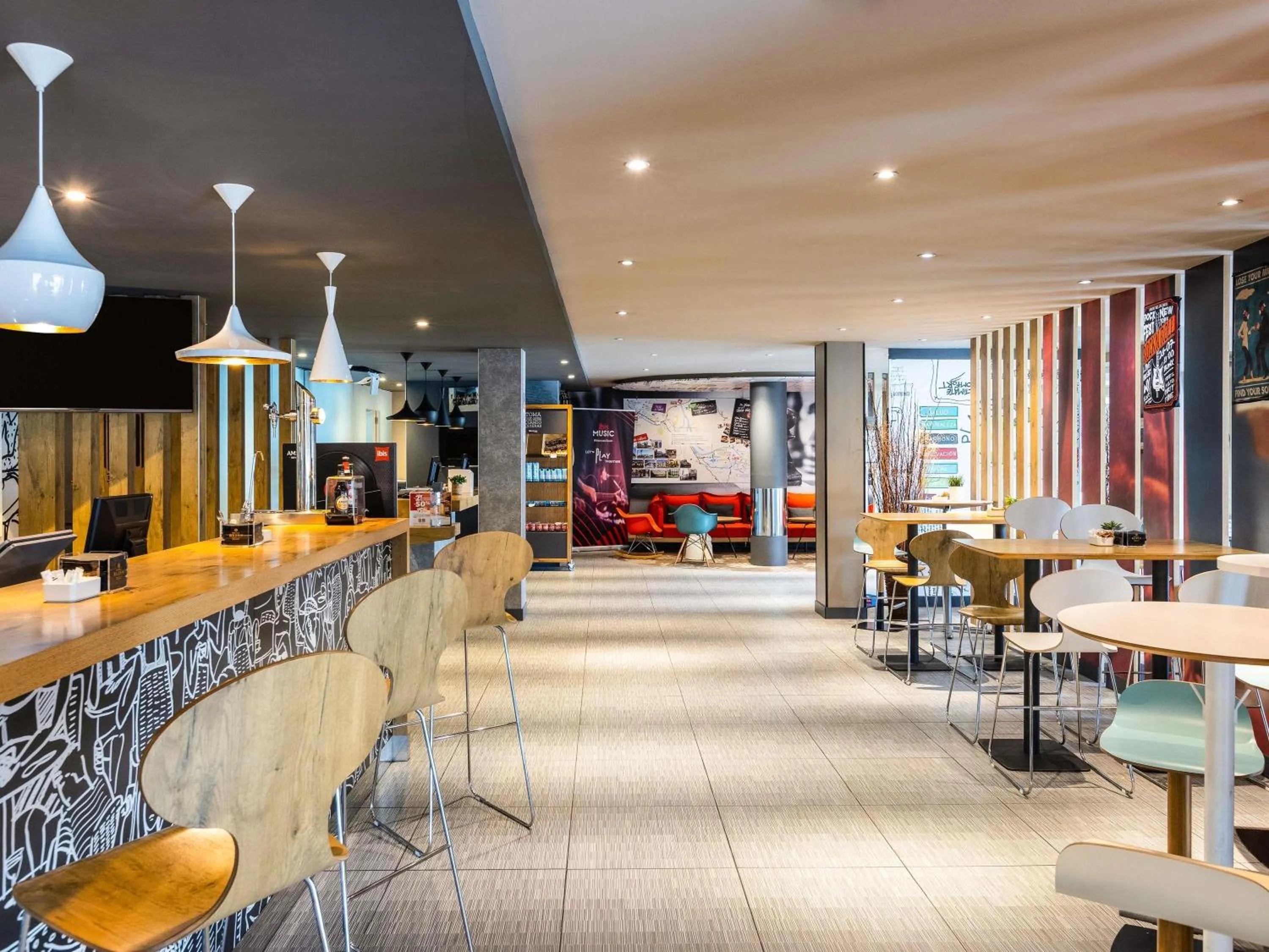Lounge or bar in Ibis Bilbao Barakaldo