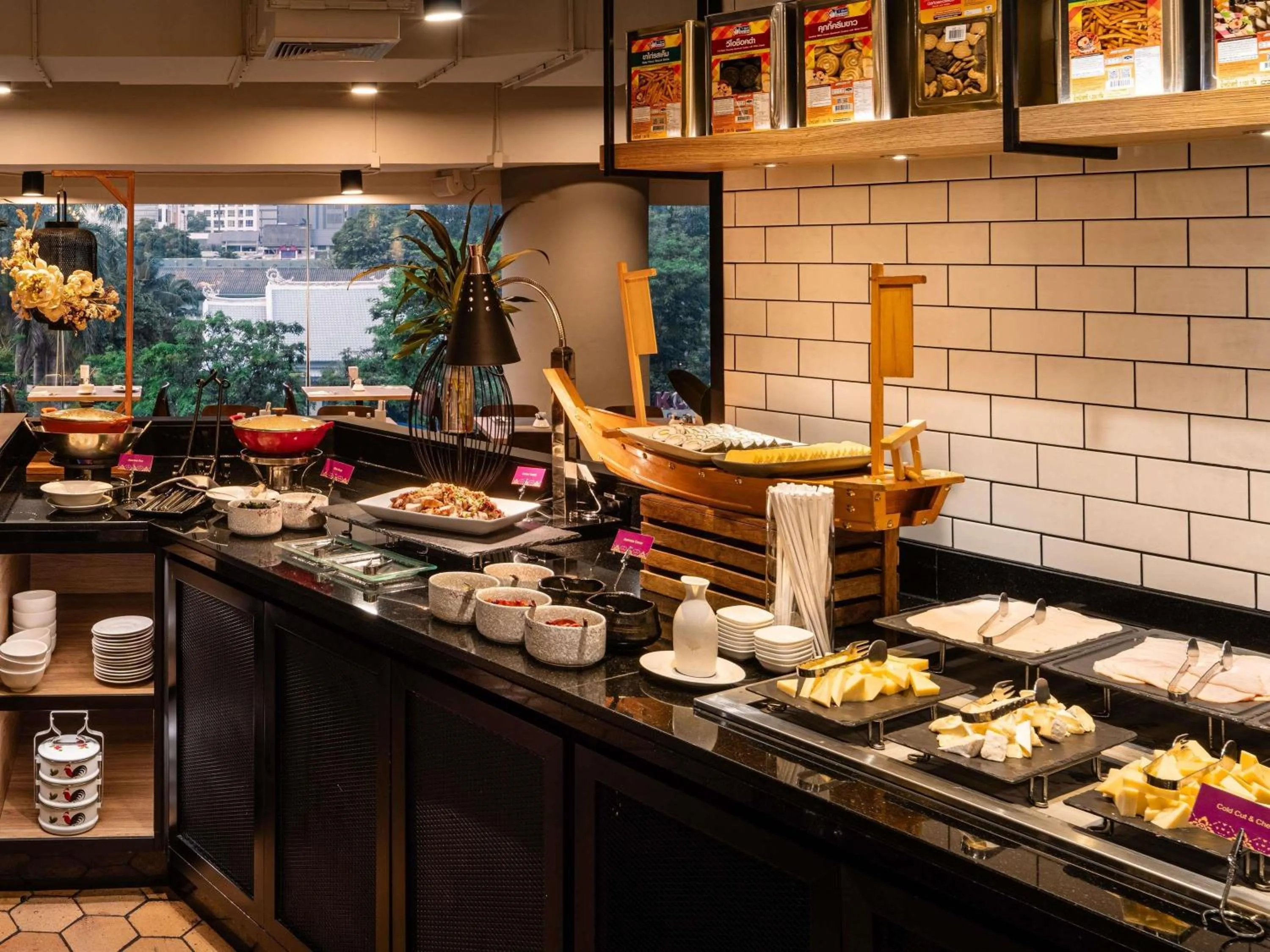 Restaurant/places to eat in Pullman Bangkok Hotel G