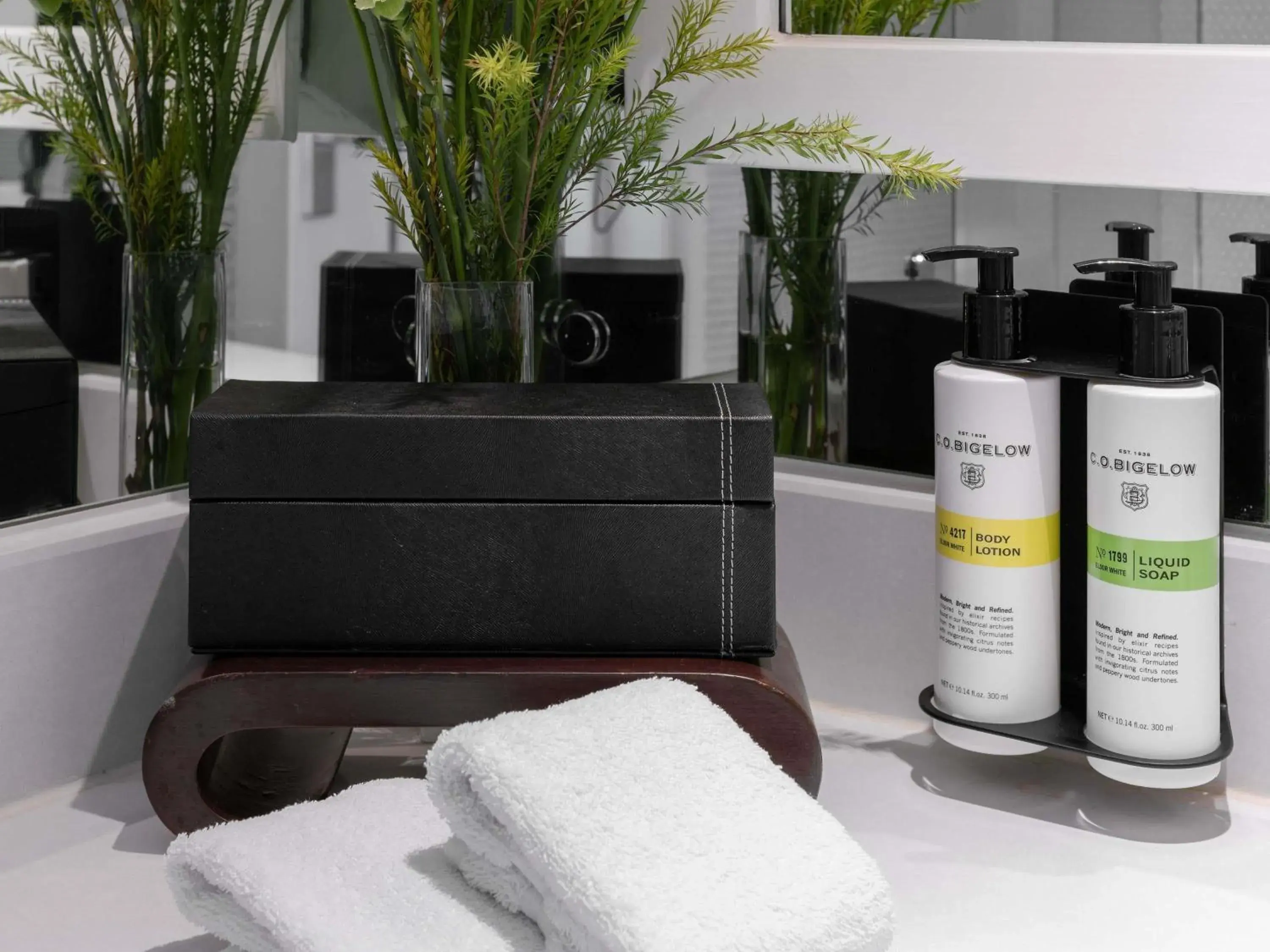 G Deluxe Room with Two Single Beds in Pullman Bangkok Hotel G G Deluxe Room with Two Single Beds in Pullman Bangkok Hotel G