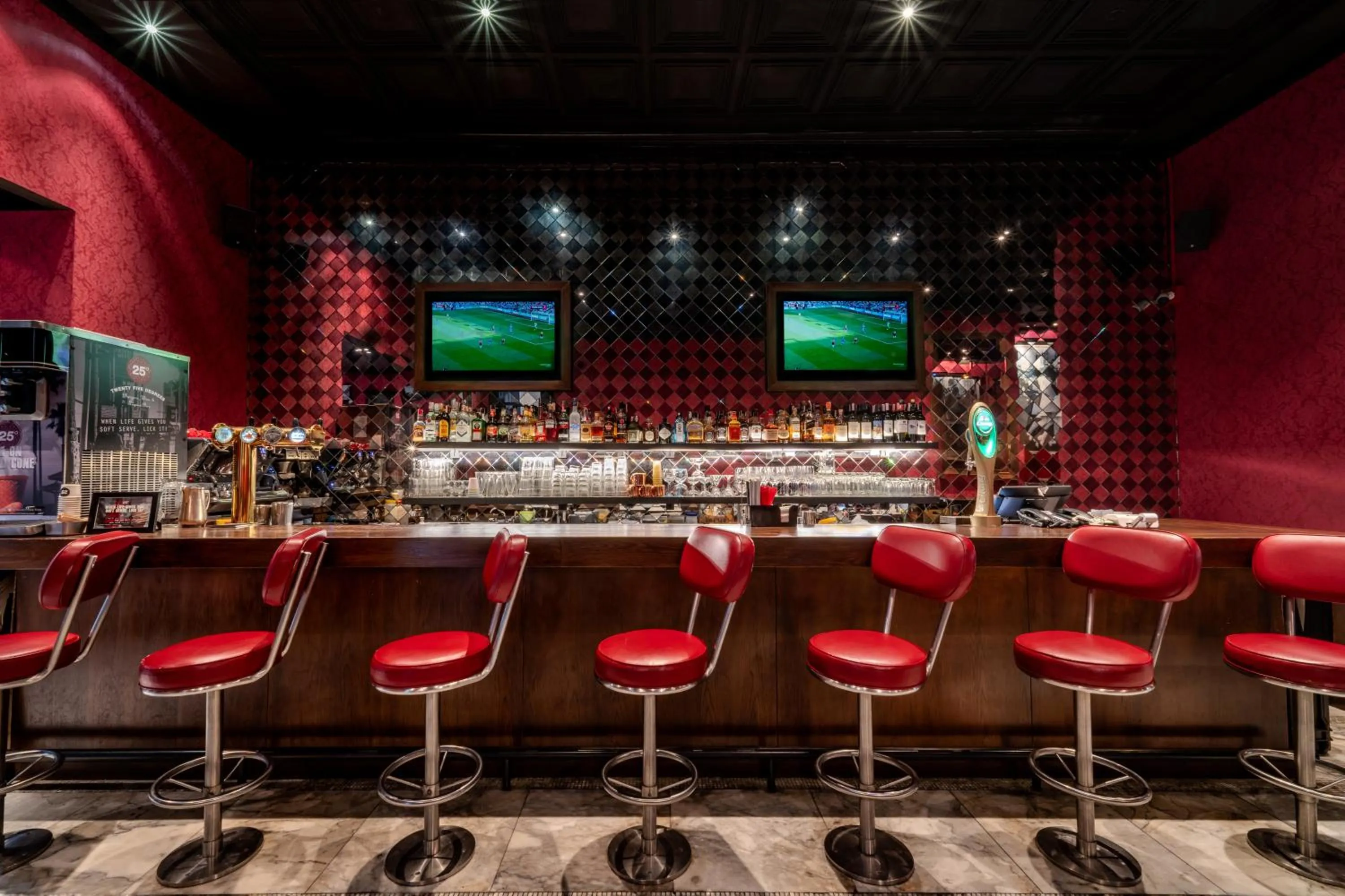 Restaurant/places to eat in Pullman Bangkok Hotel G