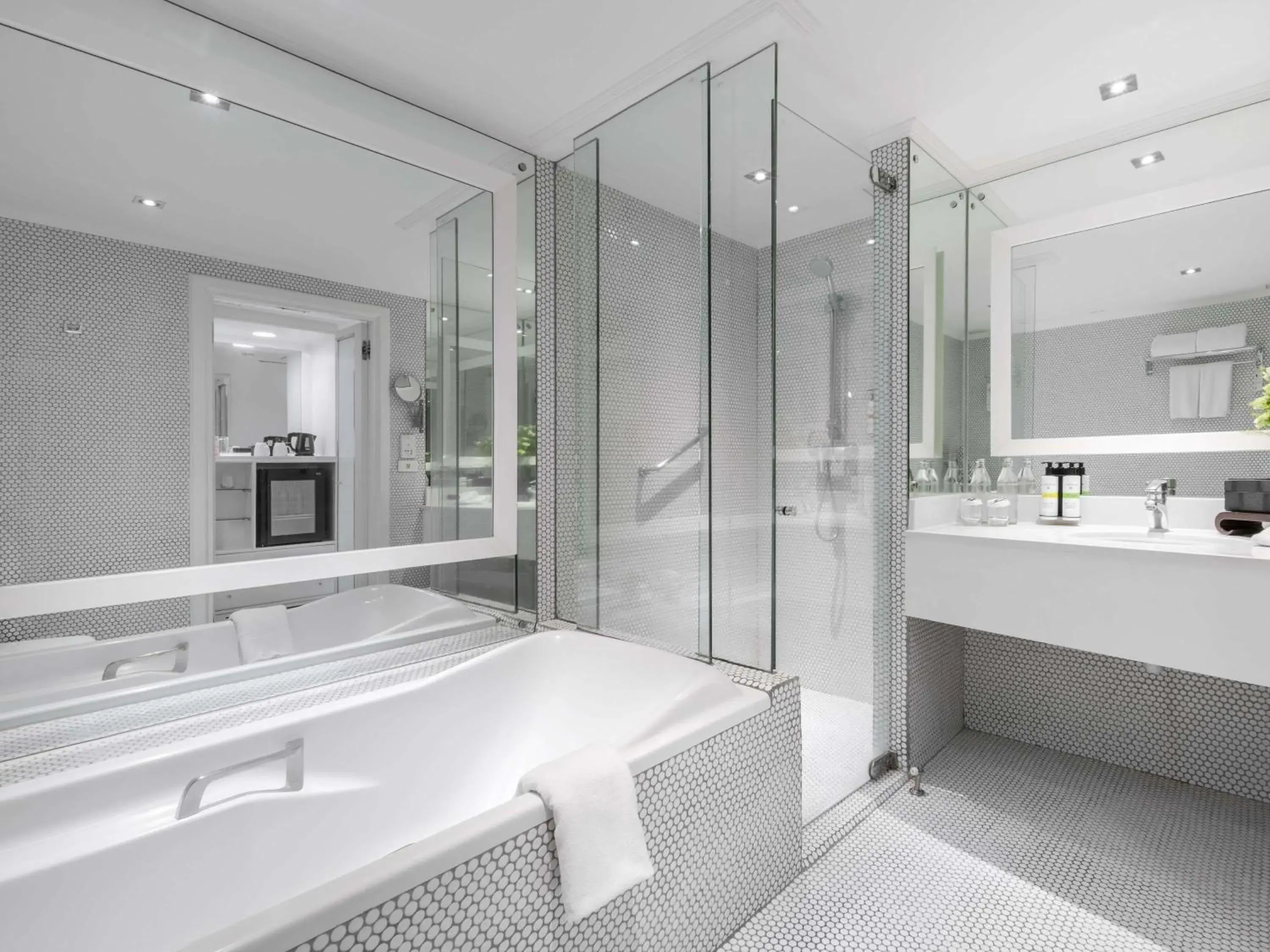 Club Twin Room with Lounge Access in Pullman Bangkok Hotel G Club Twin Room with Lounge Access in Pullman Bangkok Hotel G