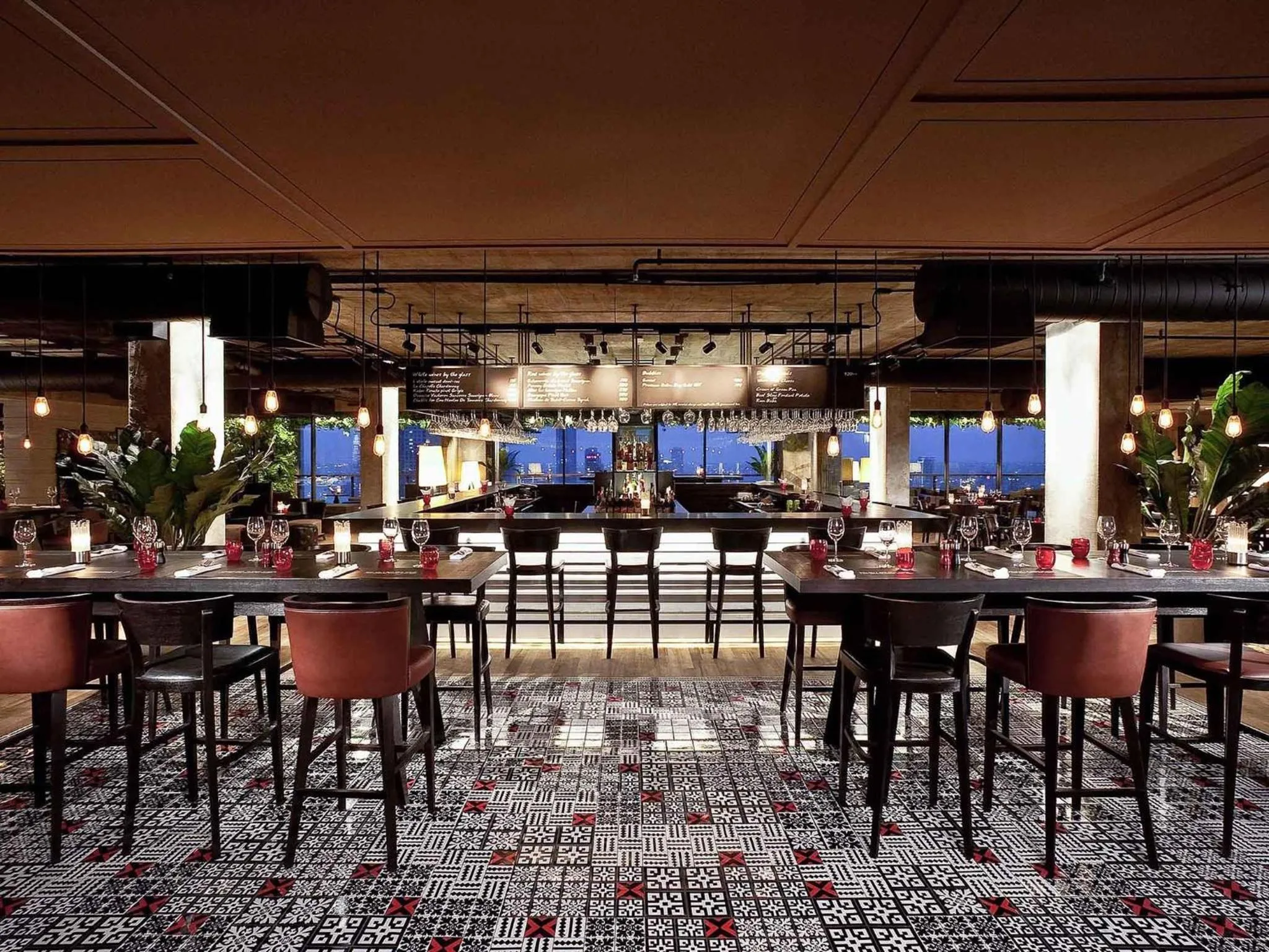 Lounge or bar in Pullman Bangkok Hotel G