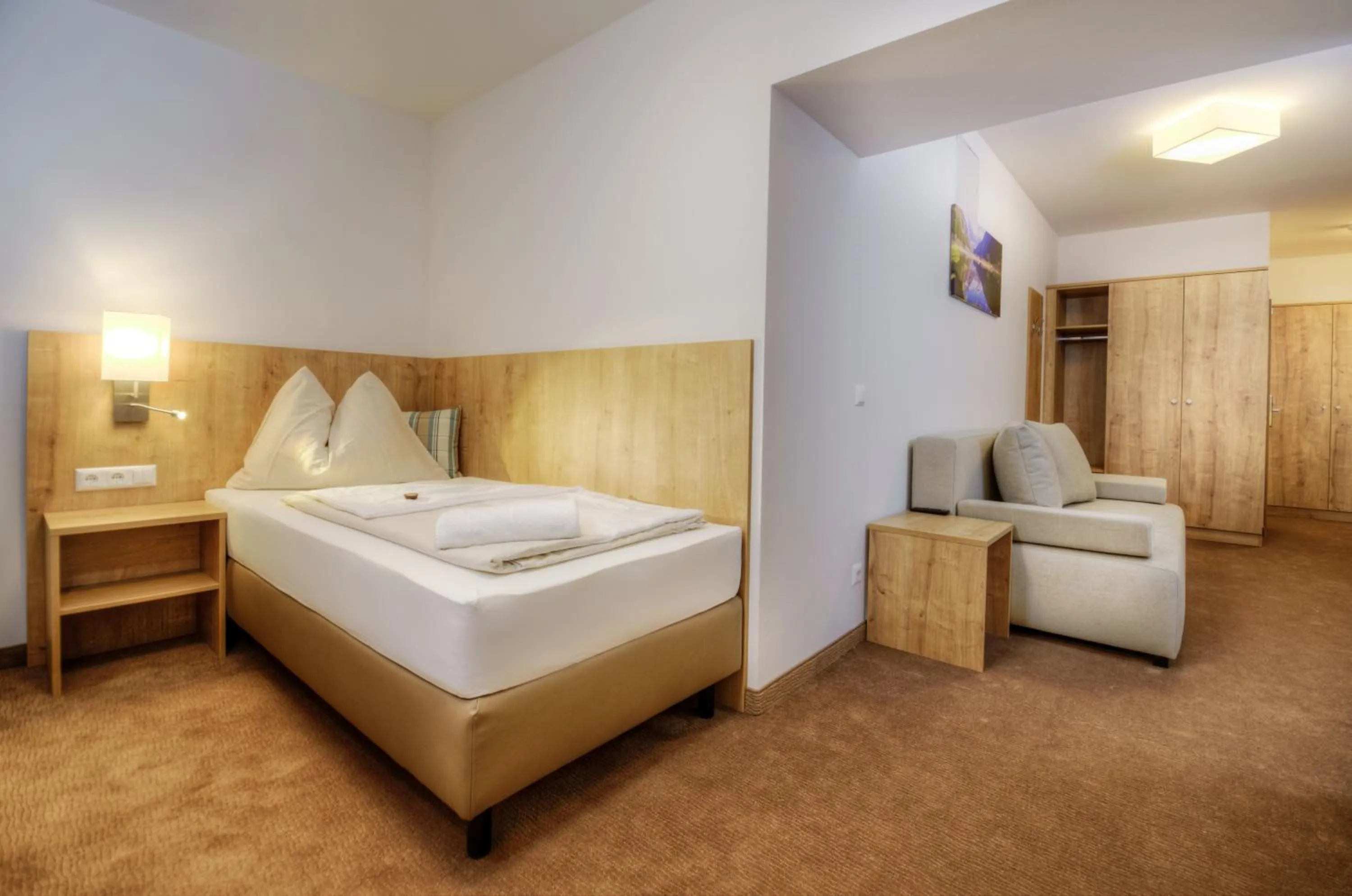 Living room, Bed in Hotel Bergkristall