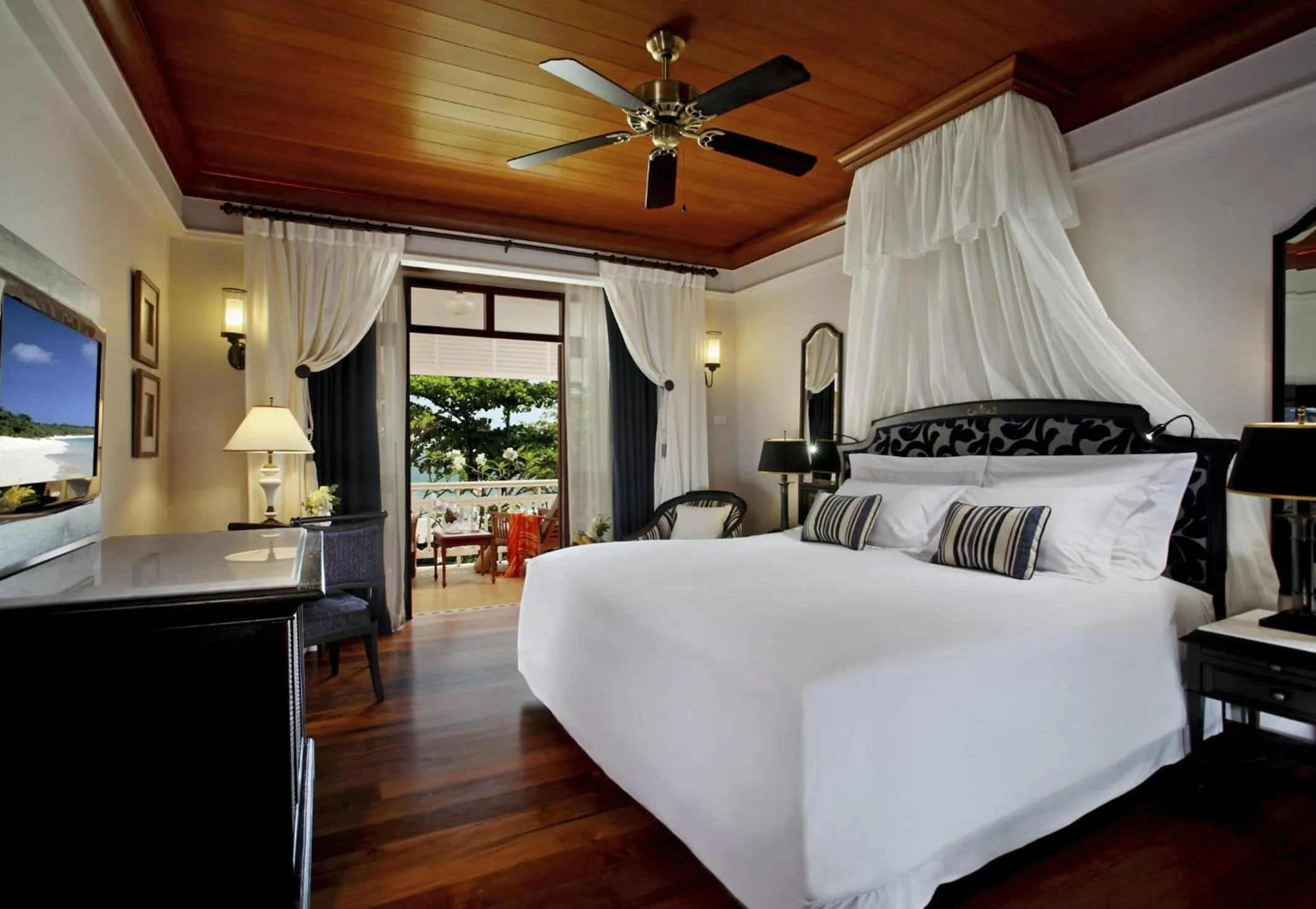 Photo of the whole room, Bed in Centara Grand Beach Resort & Villas Hua Hin