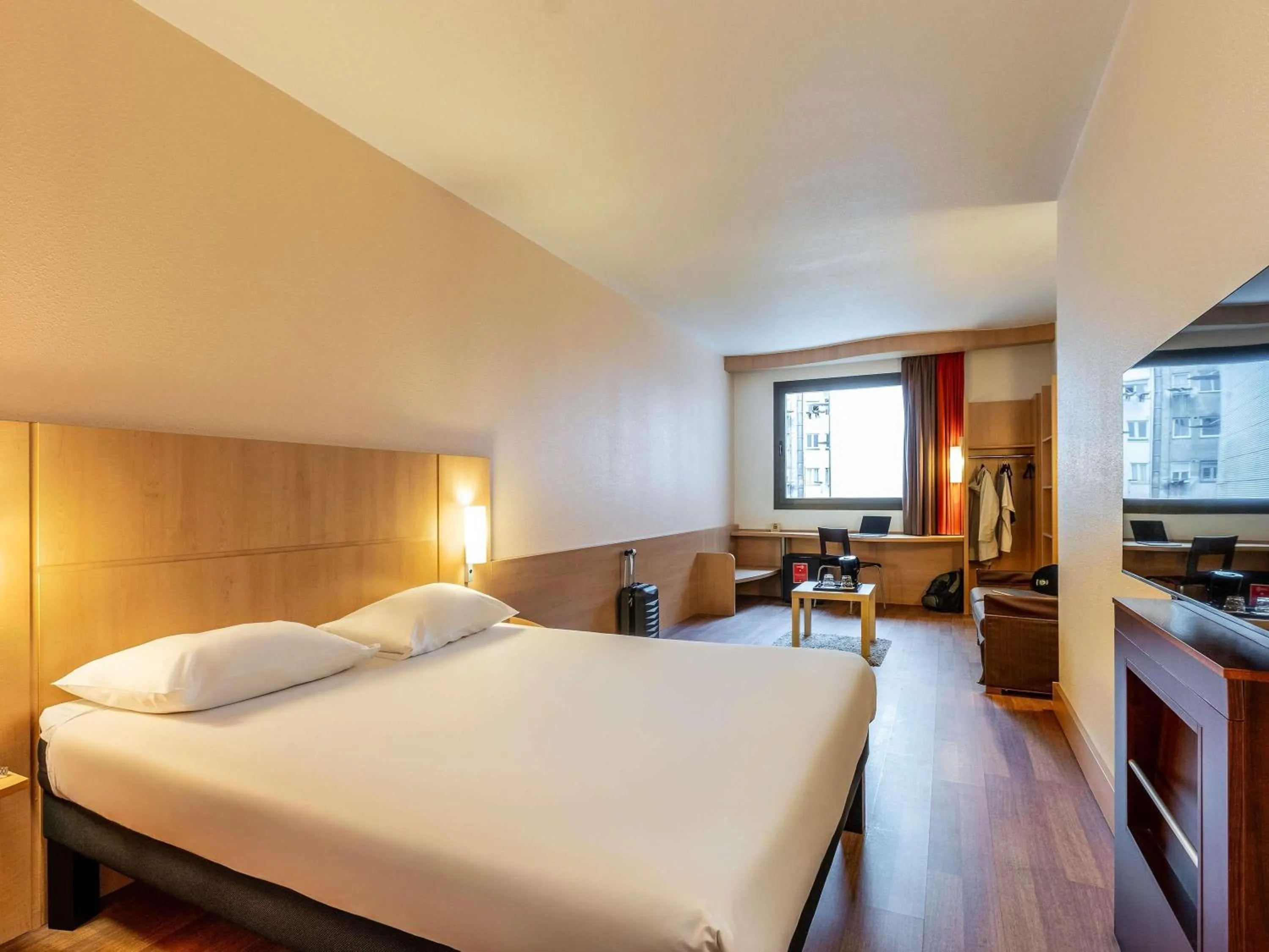 Bedroom, Bed in Ibis Bilbao Centro