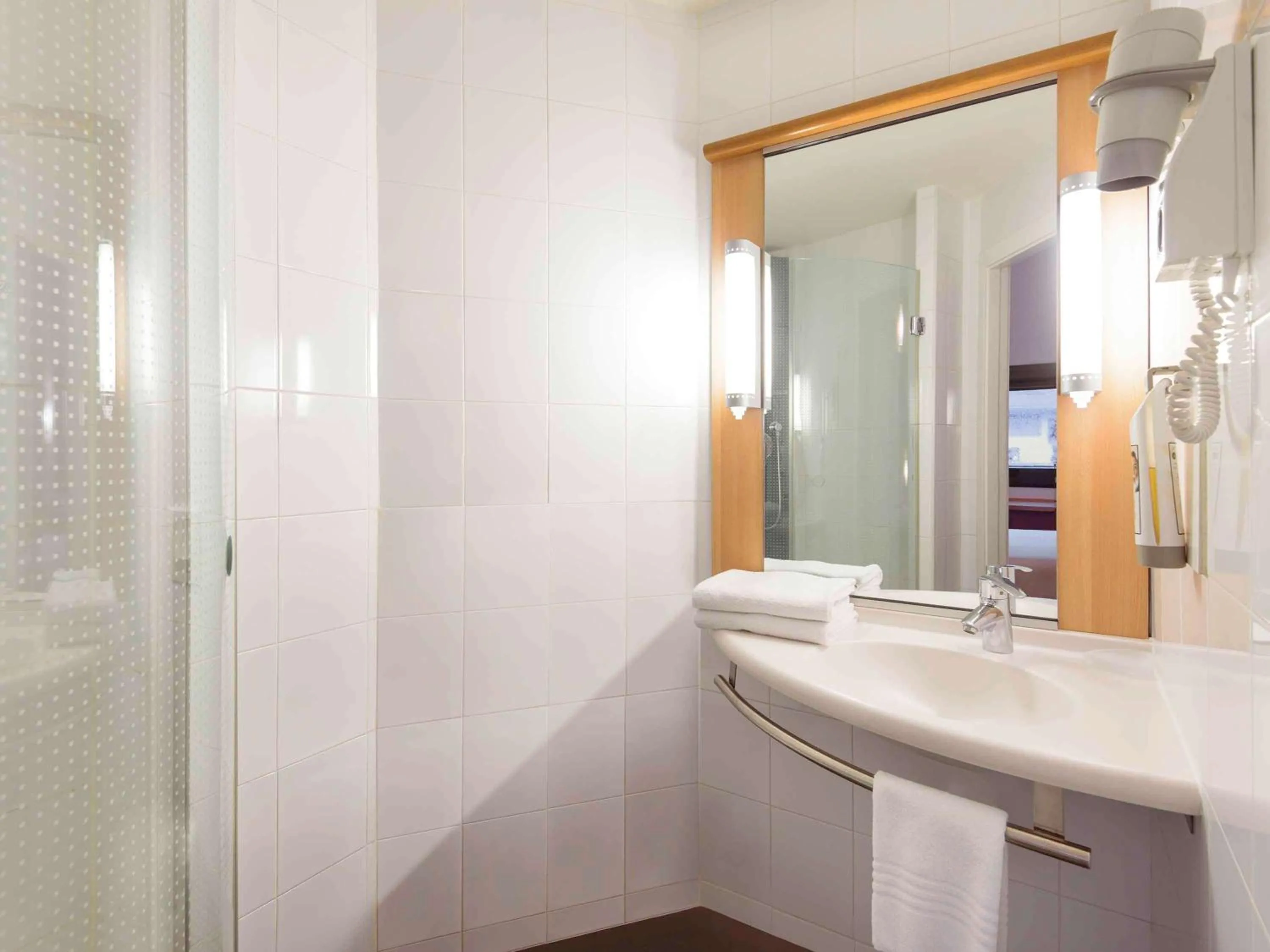 Photo of the whole room in Ibis Bilbao Centro