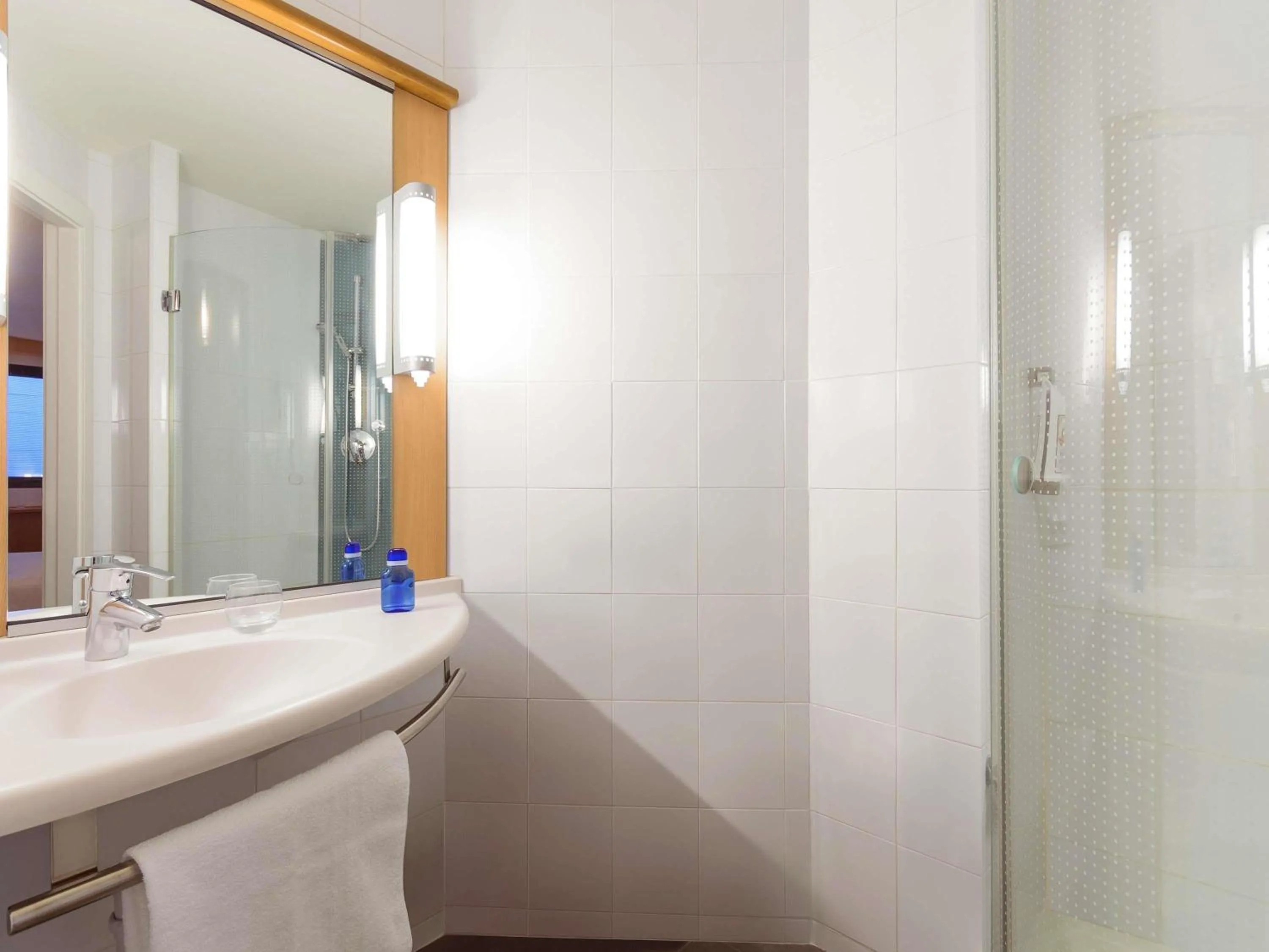 Bedroom in Ibis Bilbao Centro