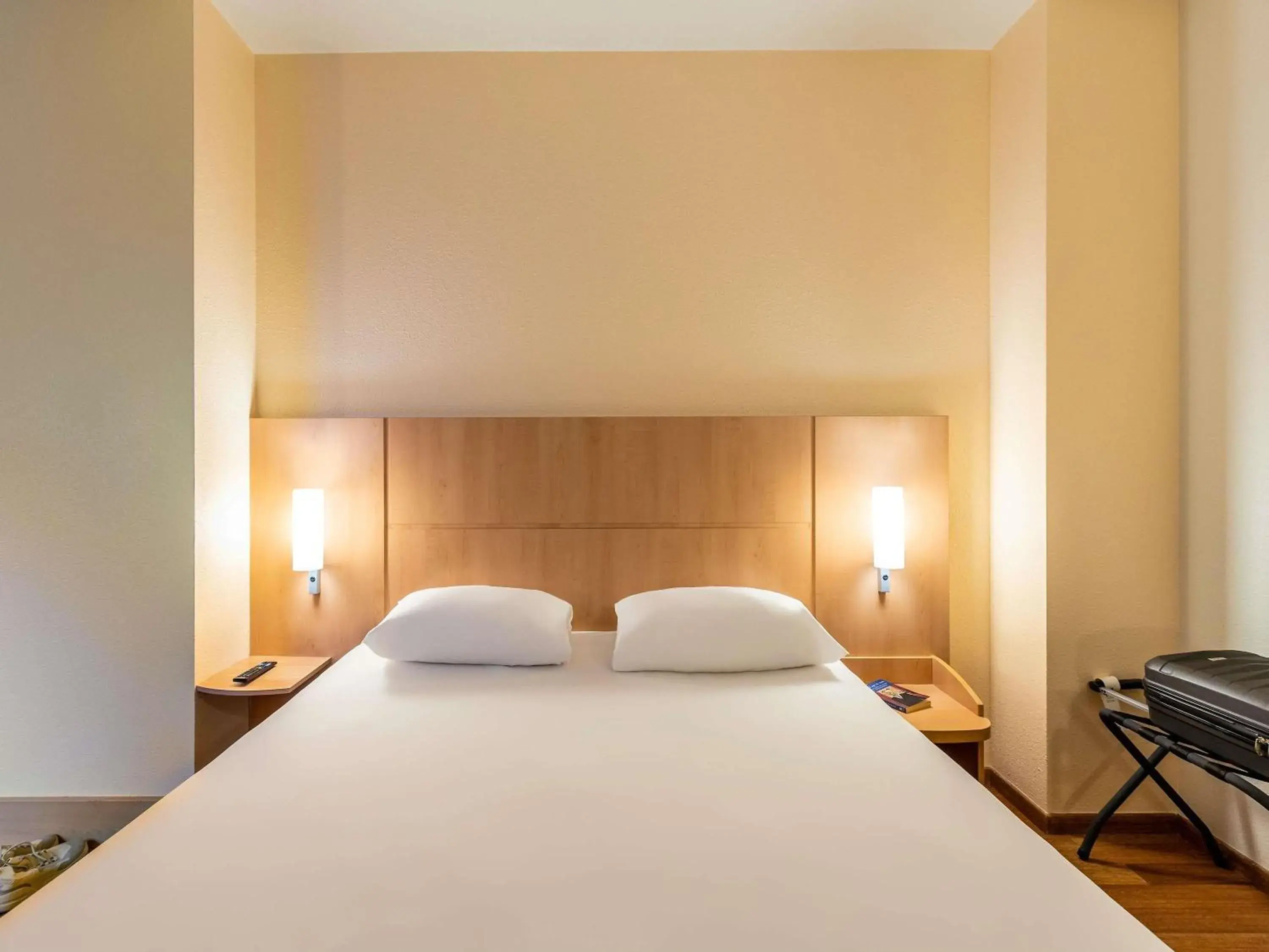 Standard Double Room - Mobility Accessible in Ibis Bilbao Centro Standard Double Room - Mobility Accessible in Ibis Bilbao Centro