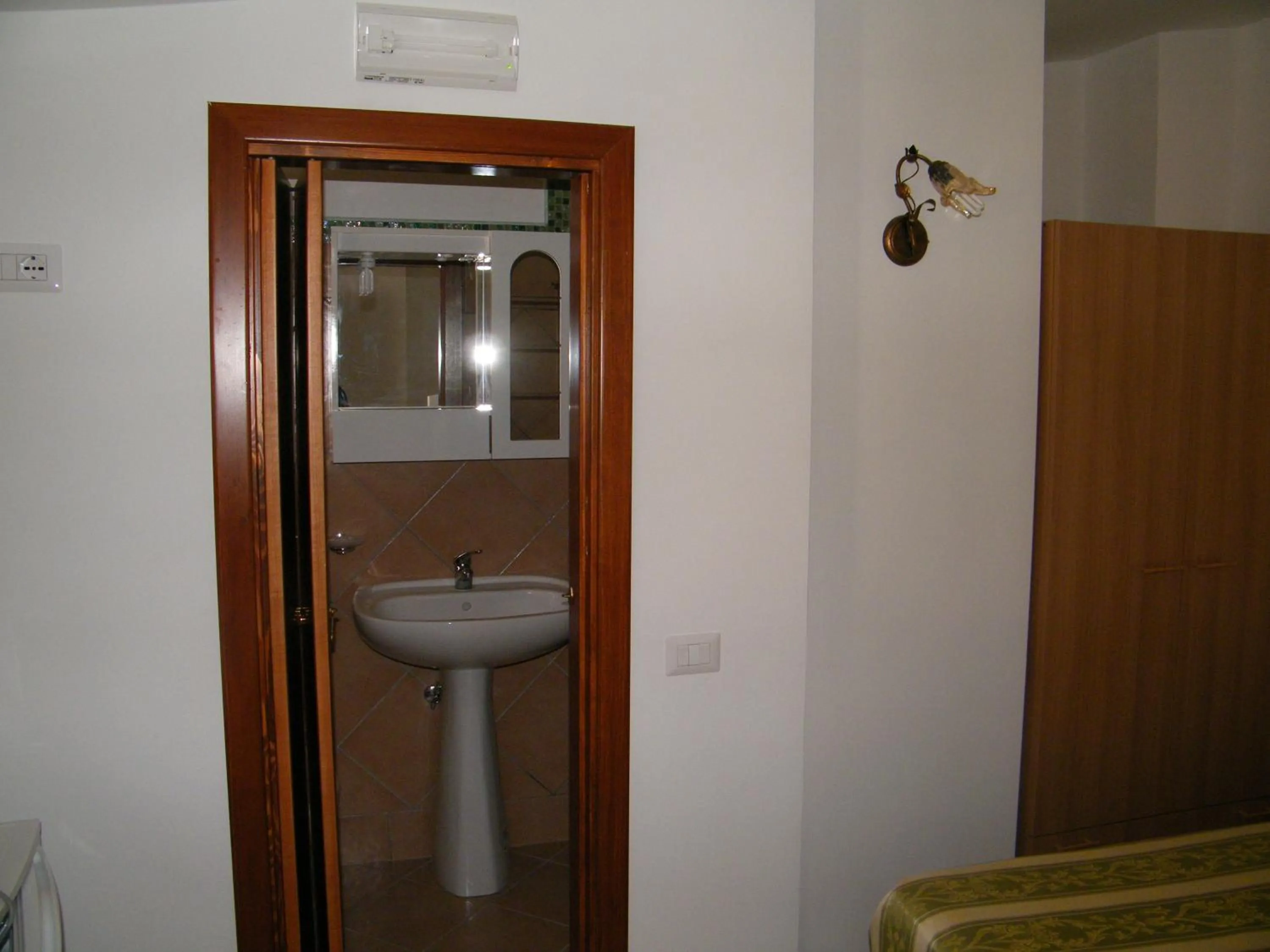 Toilet in Hotel Villaggio Tabù