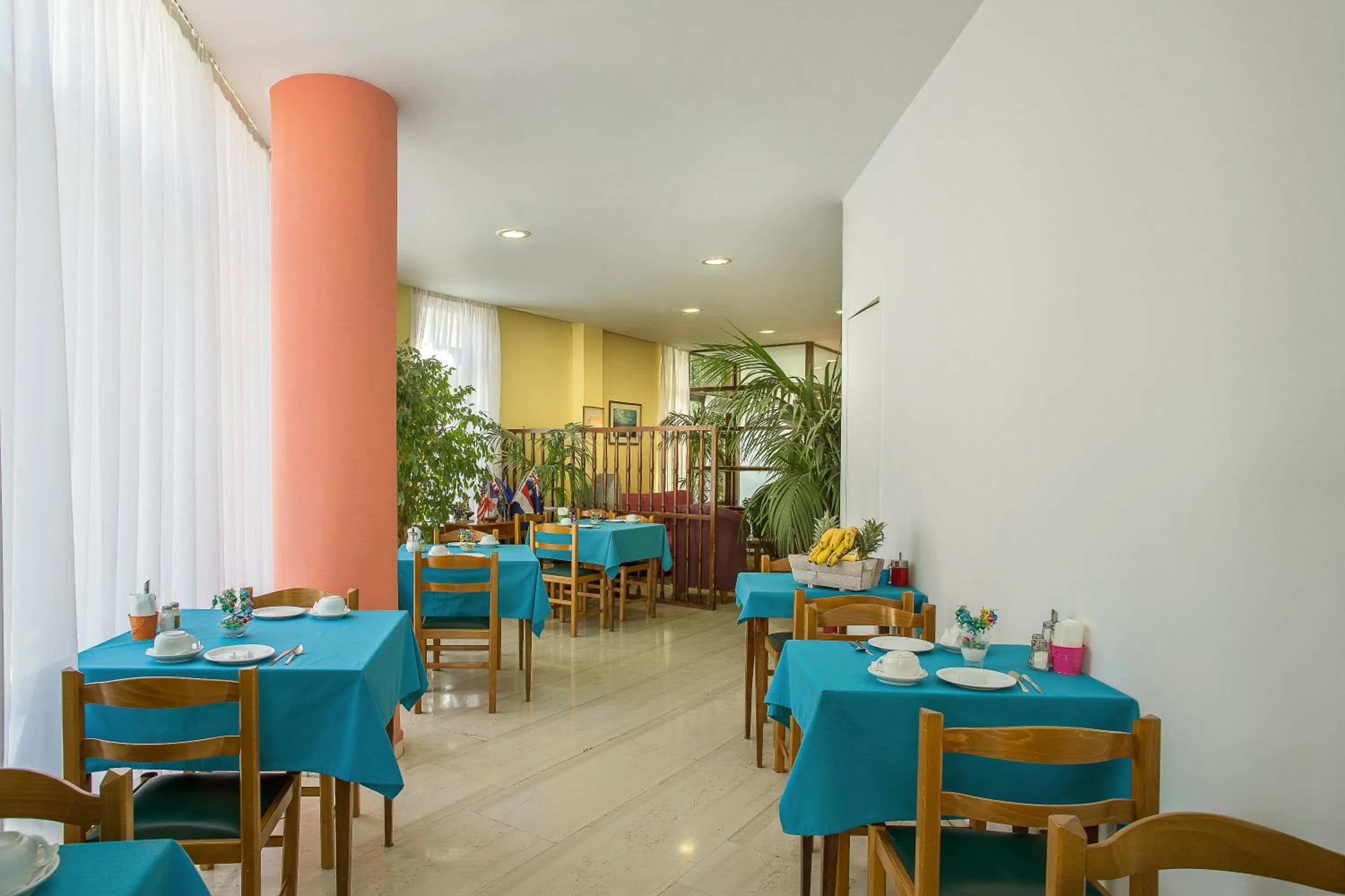 Restaurant/places to eat in Nefeli Hotel