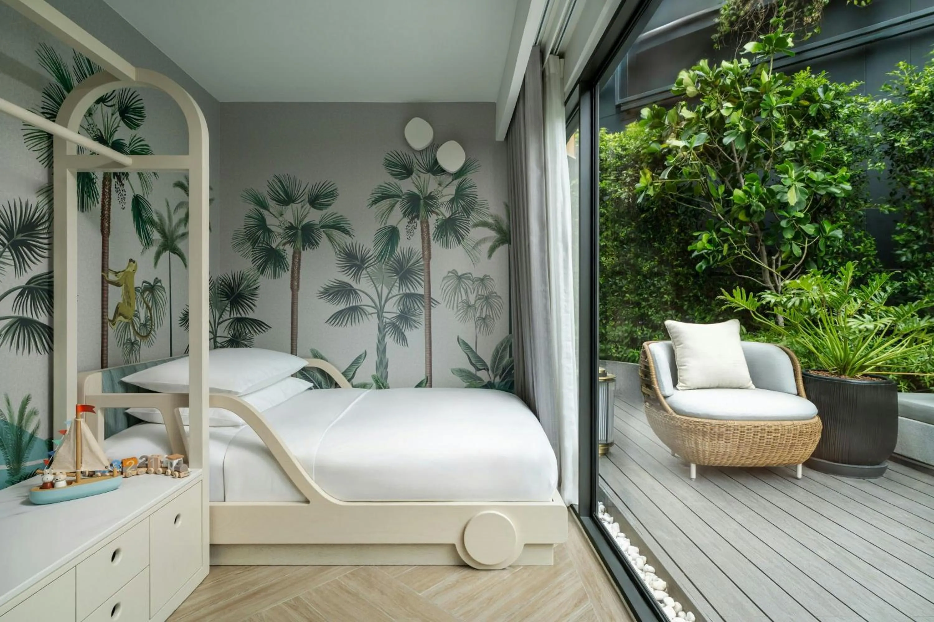 Photo of the whole room, Bed in Pattaya Marriott Resort and Spa