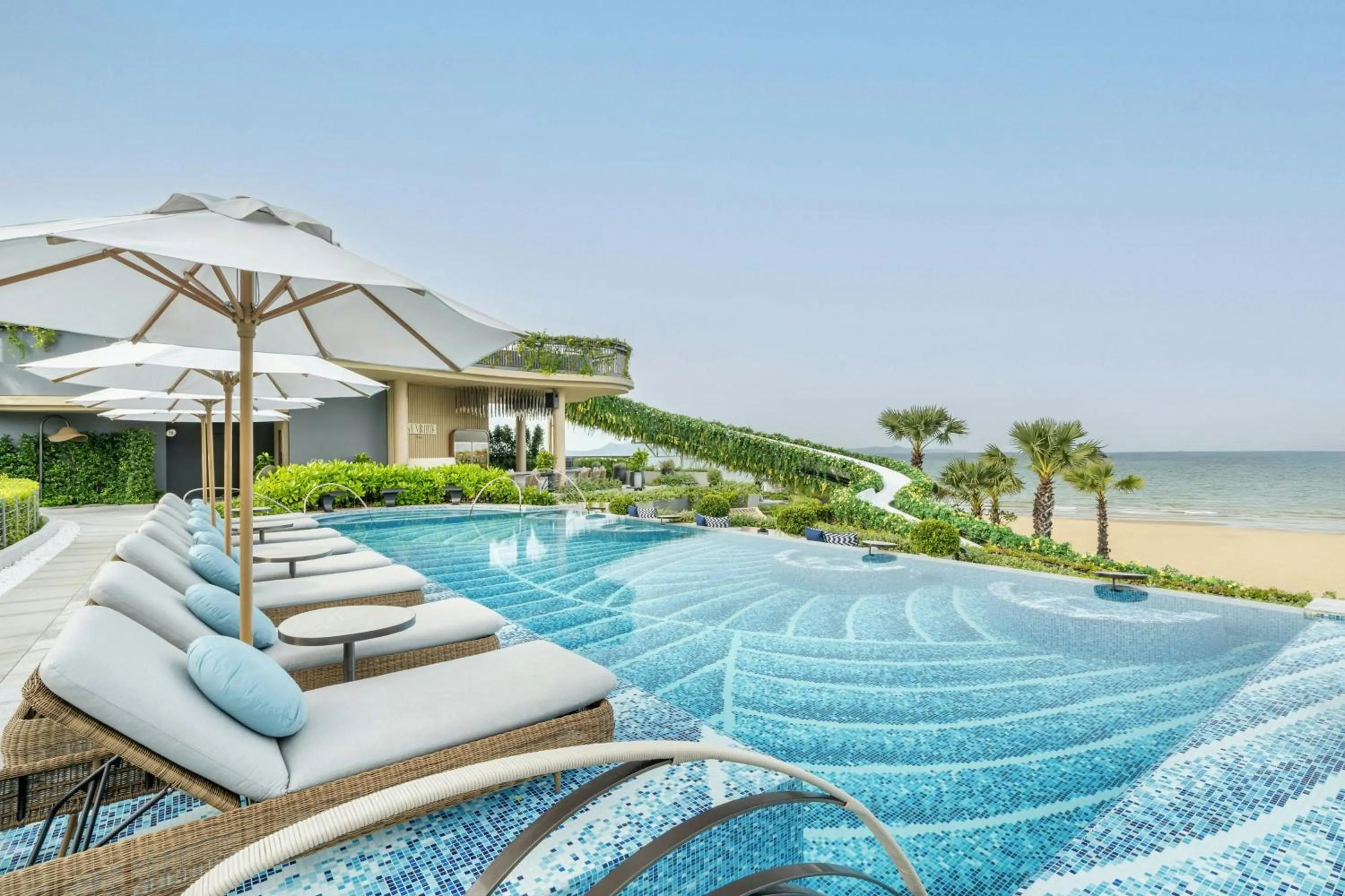 Swimming pool in Pattaya Marriott Resort and Spa