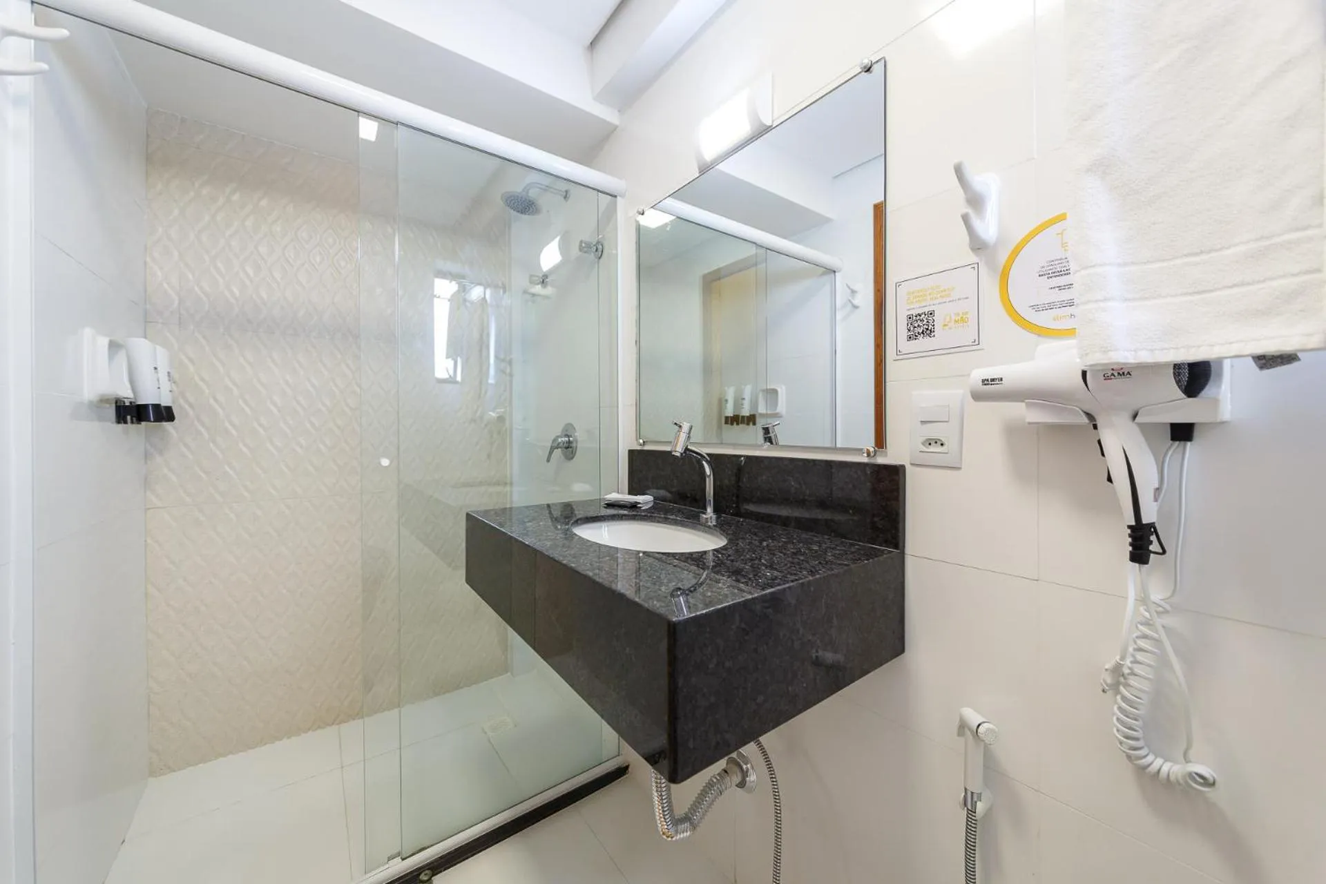 Shower in Slim São José Zion