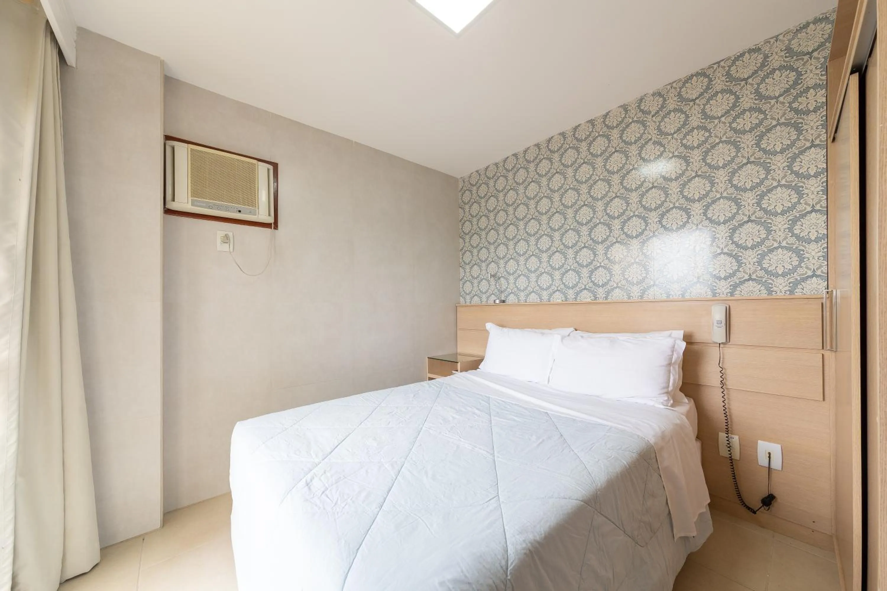 Bed in Slim São José Zion