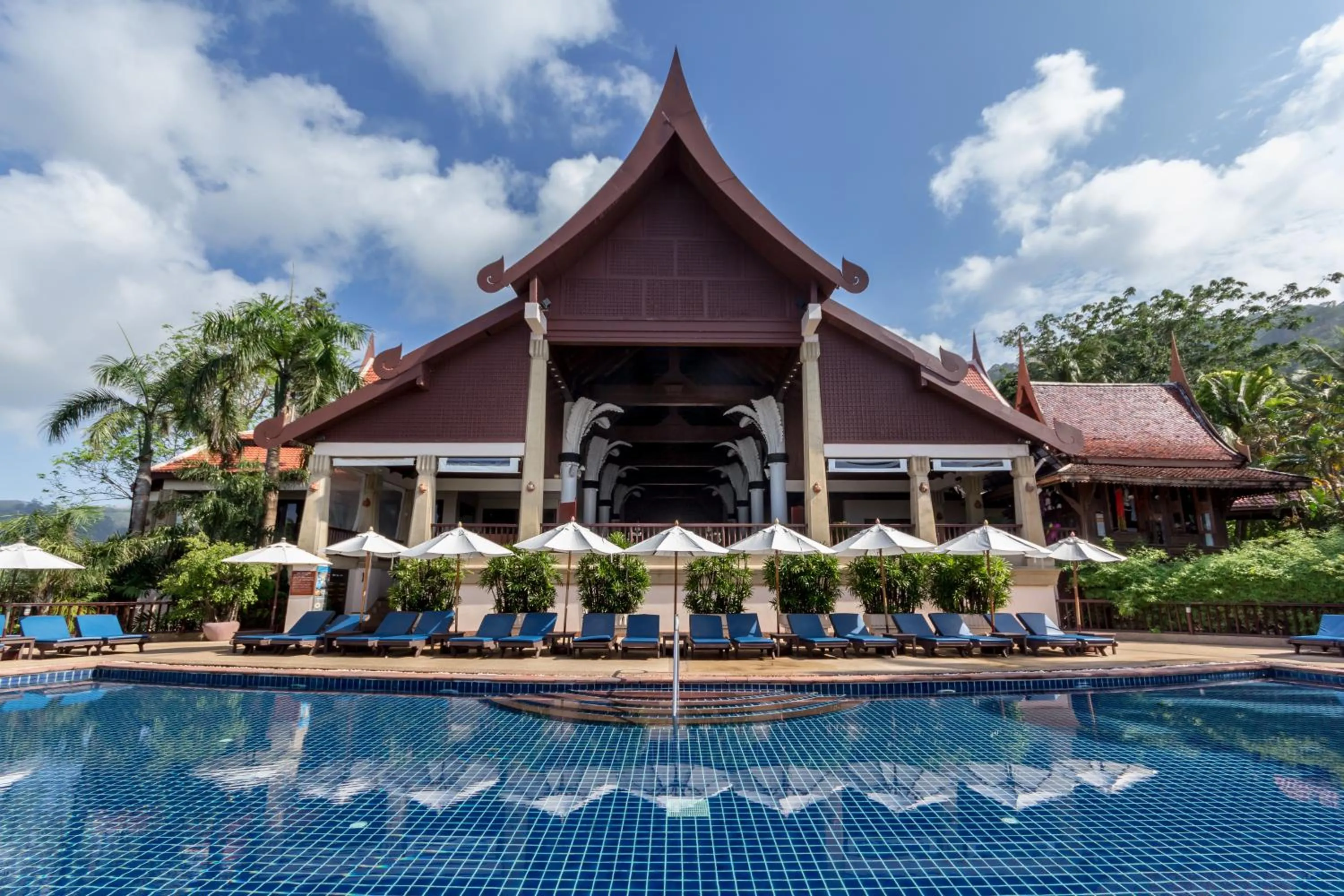 Swimming pool in Novotel Phuket Resort