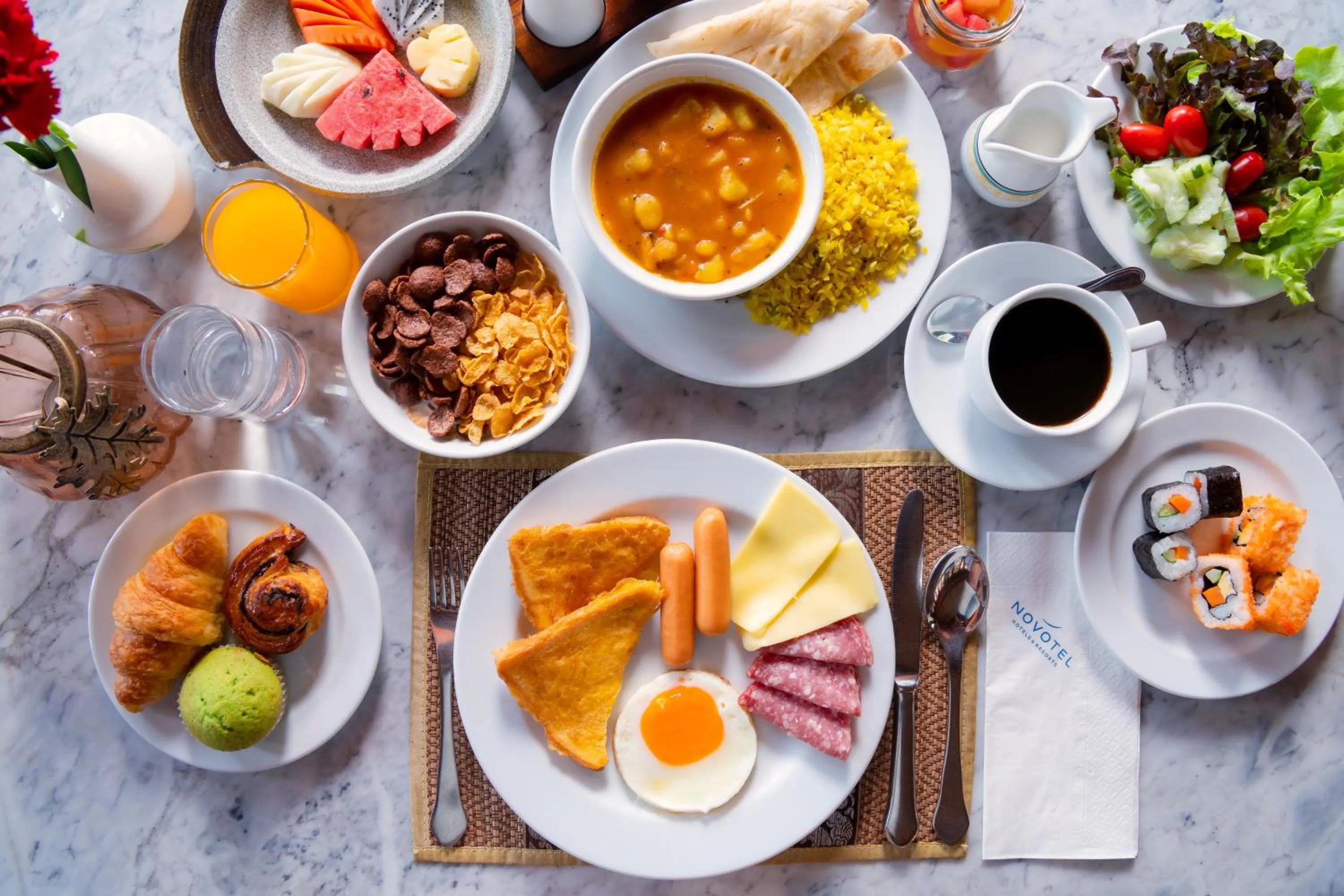 Food and drinks in Novotel Phuket Resort