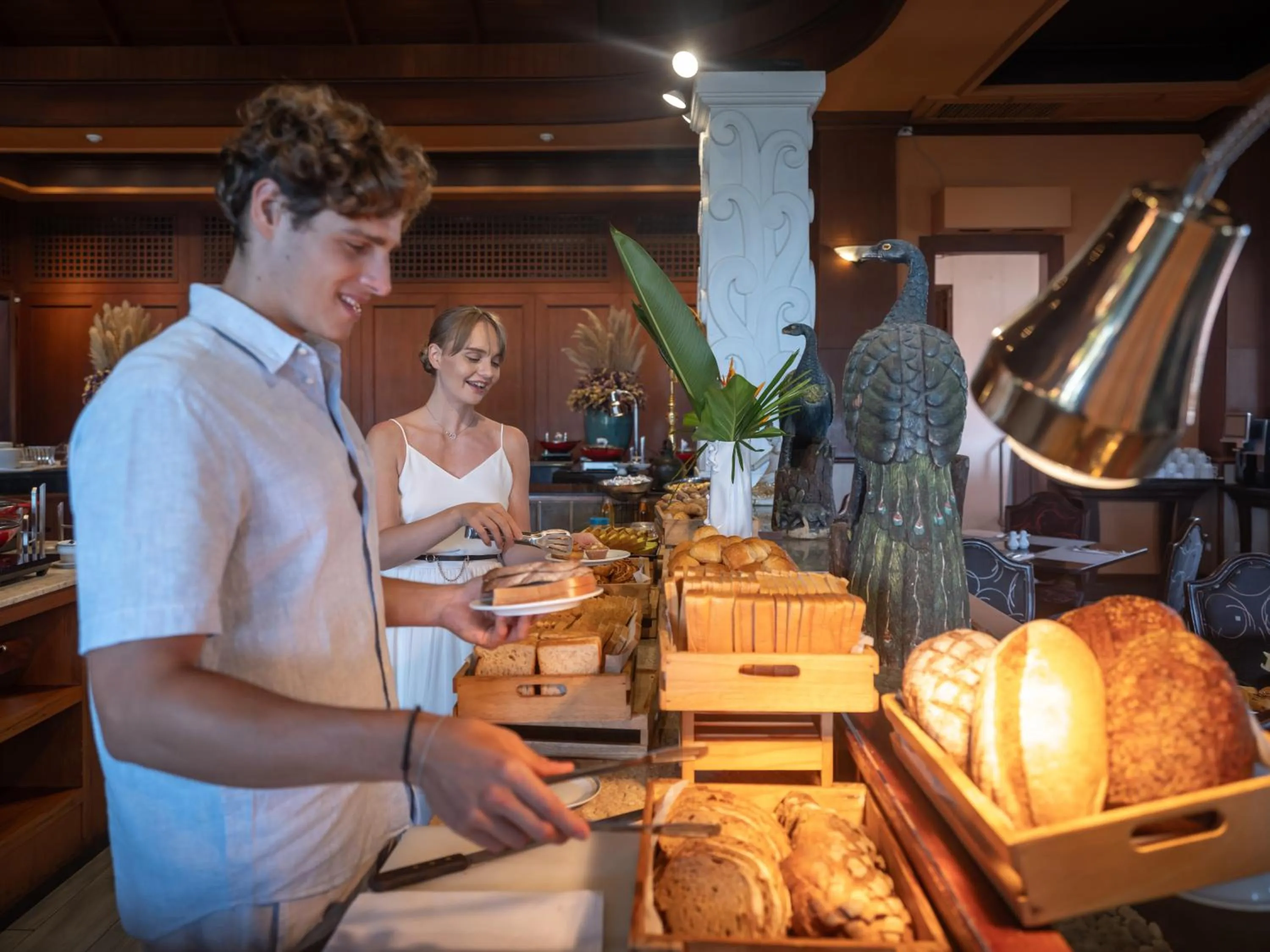 Restaurant/places to eat in Novotel Phuket Resort