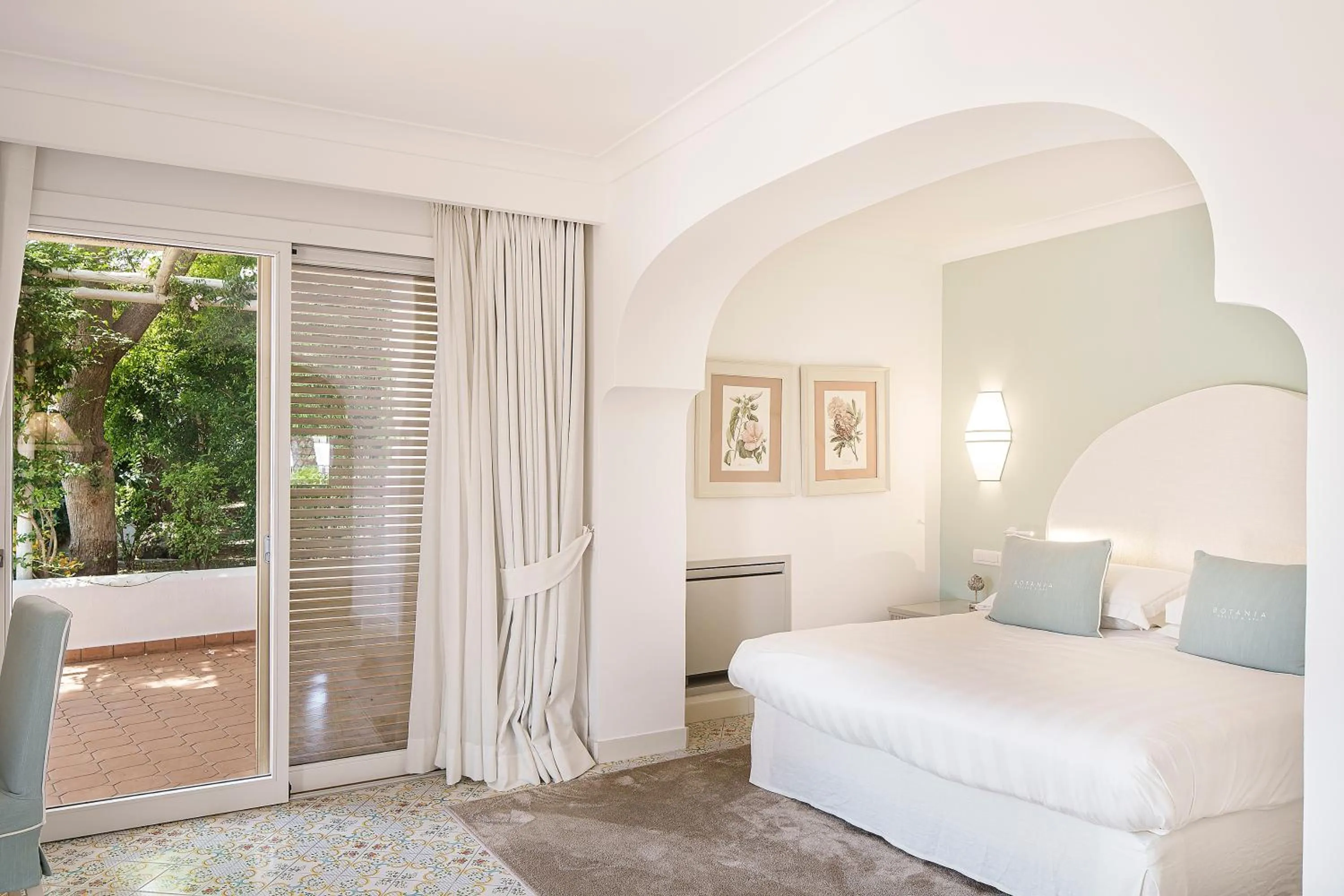 Patio, Bed in Botania Relais & Spa - The Leading Hotels of the World