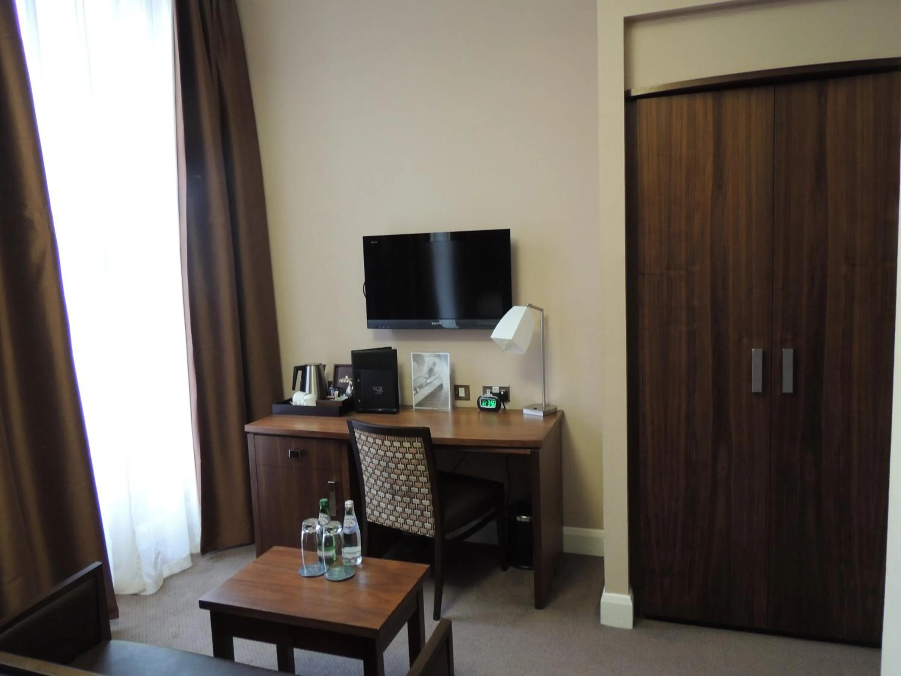 TV and multimedia in Rox Hotel Aberdeen by Compass Hospitality