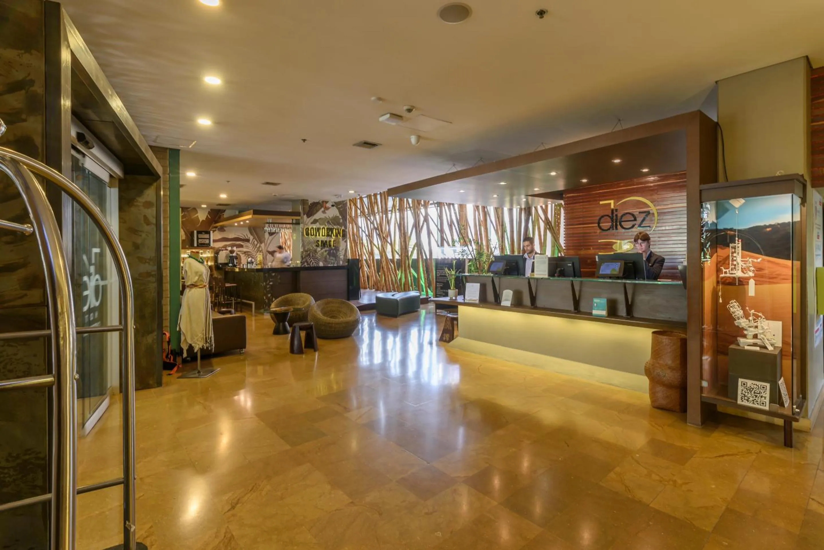 Lounge or bar in Diez Hotel Categoría Colombia