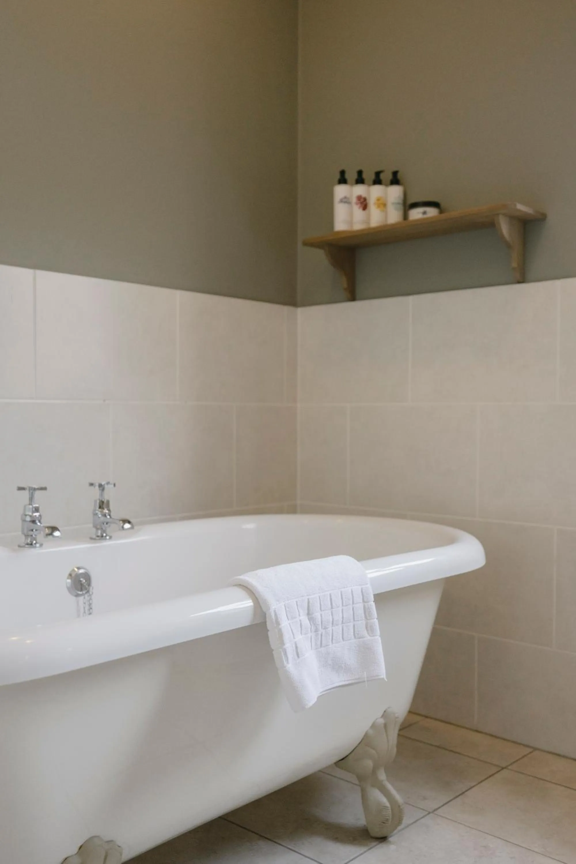 Bathroom in The Bull And Swan