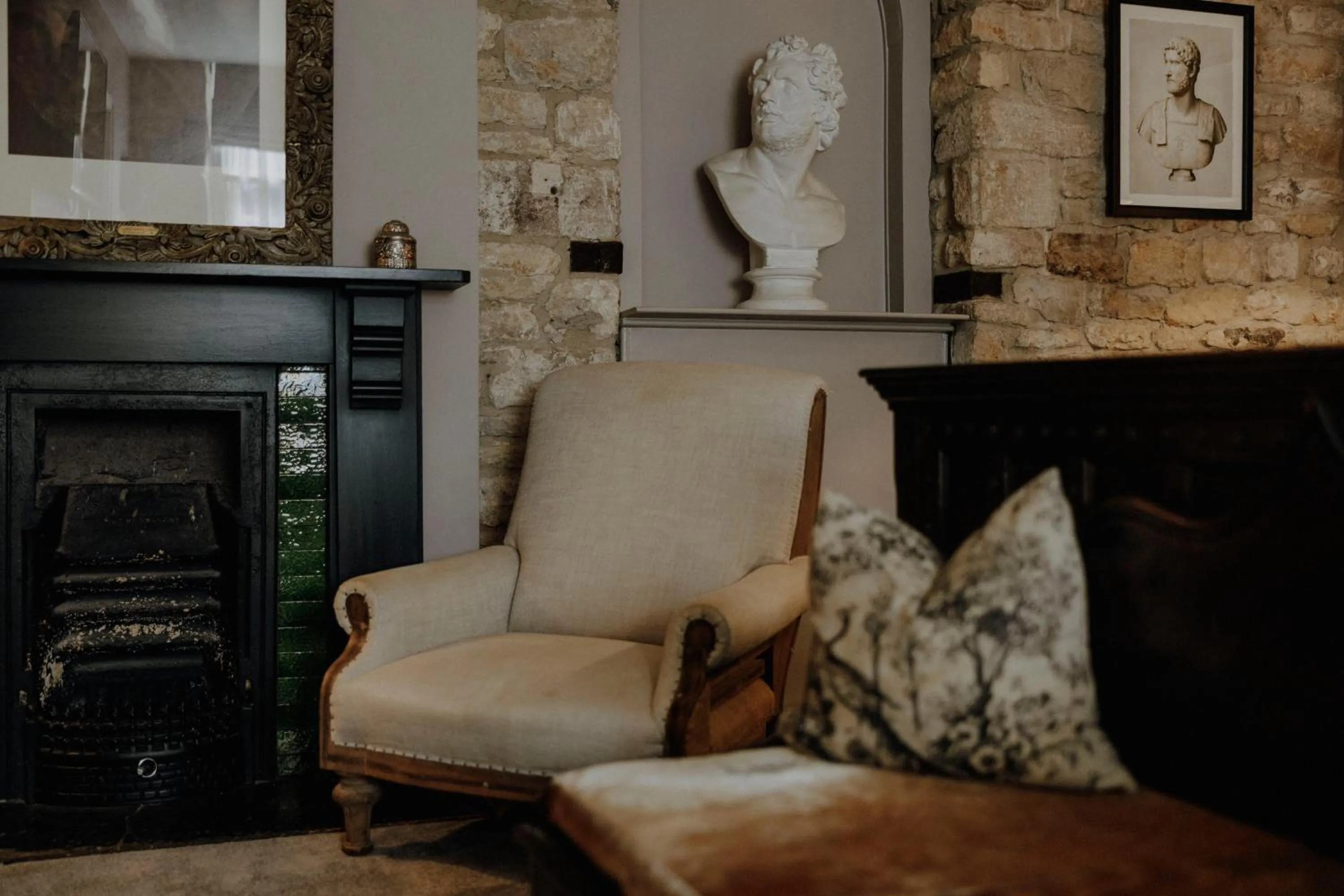 Bedroom in The Bull And Swan