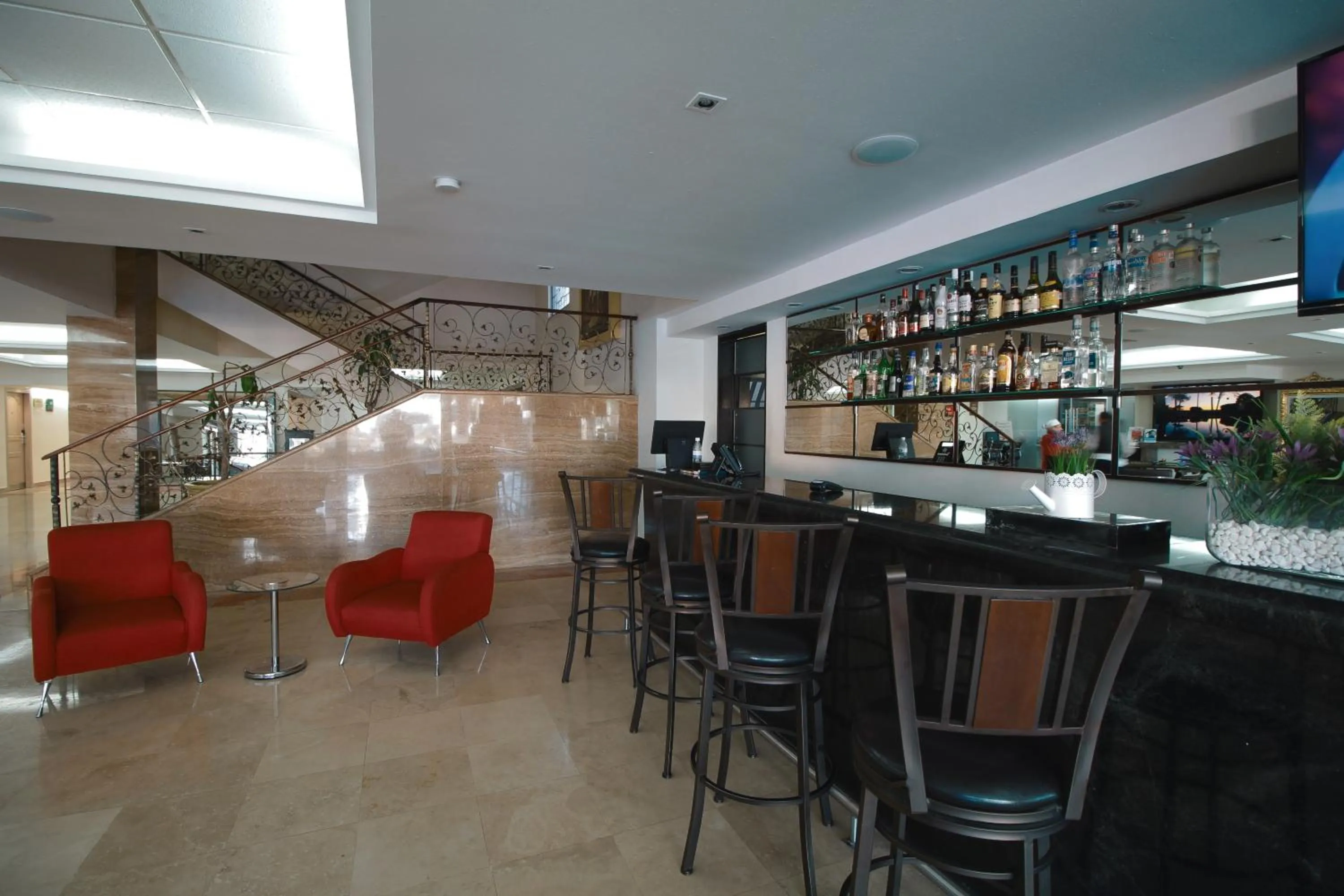 Lounge or bar in Imperio de Angeles Executive León Poliforum