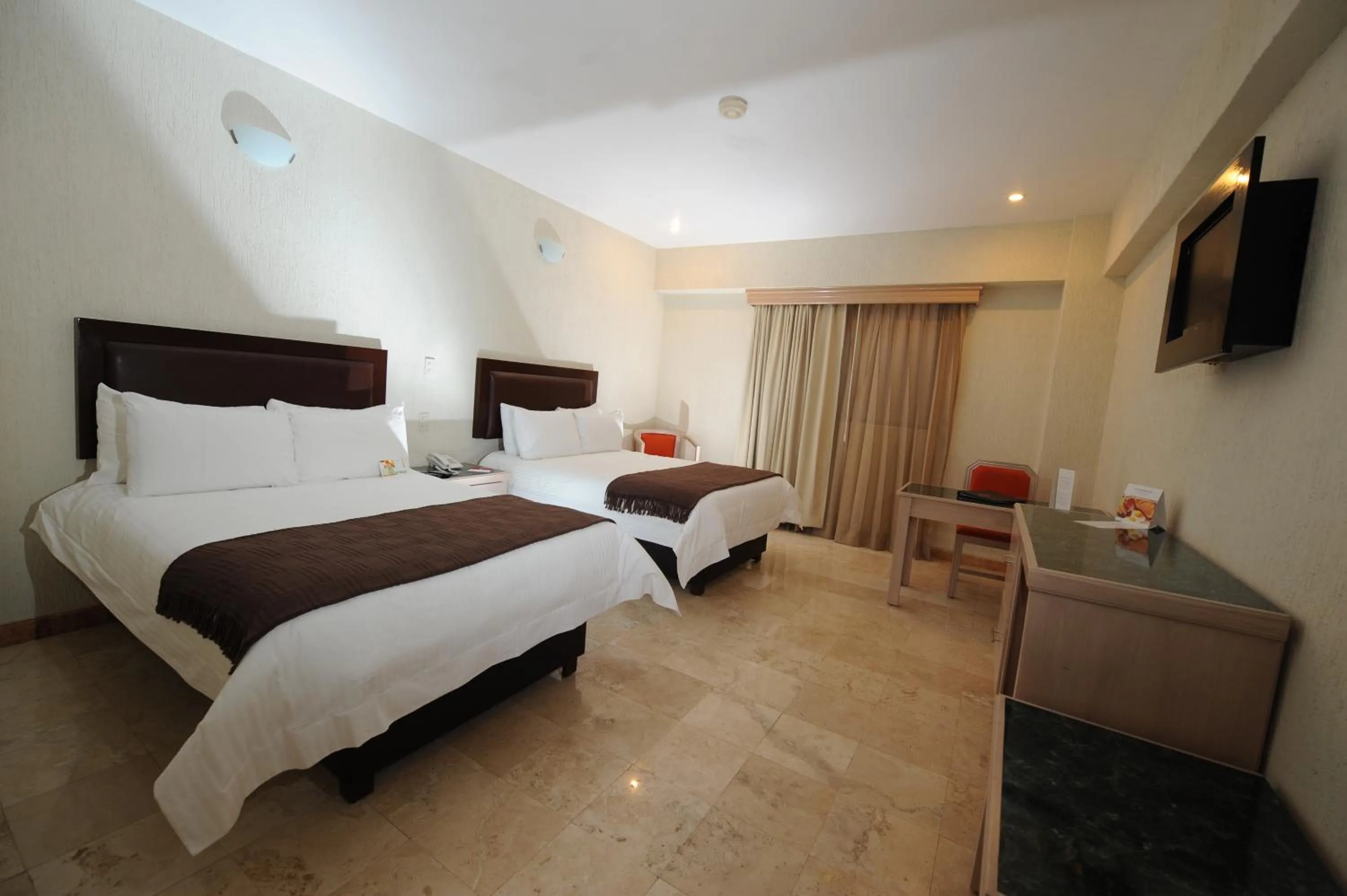 Photo of the whole room, Bed in Imperio de Angeles Executive León Poliforum