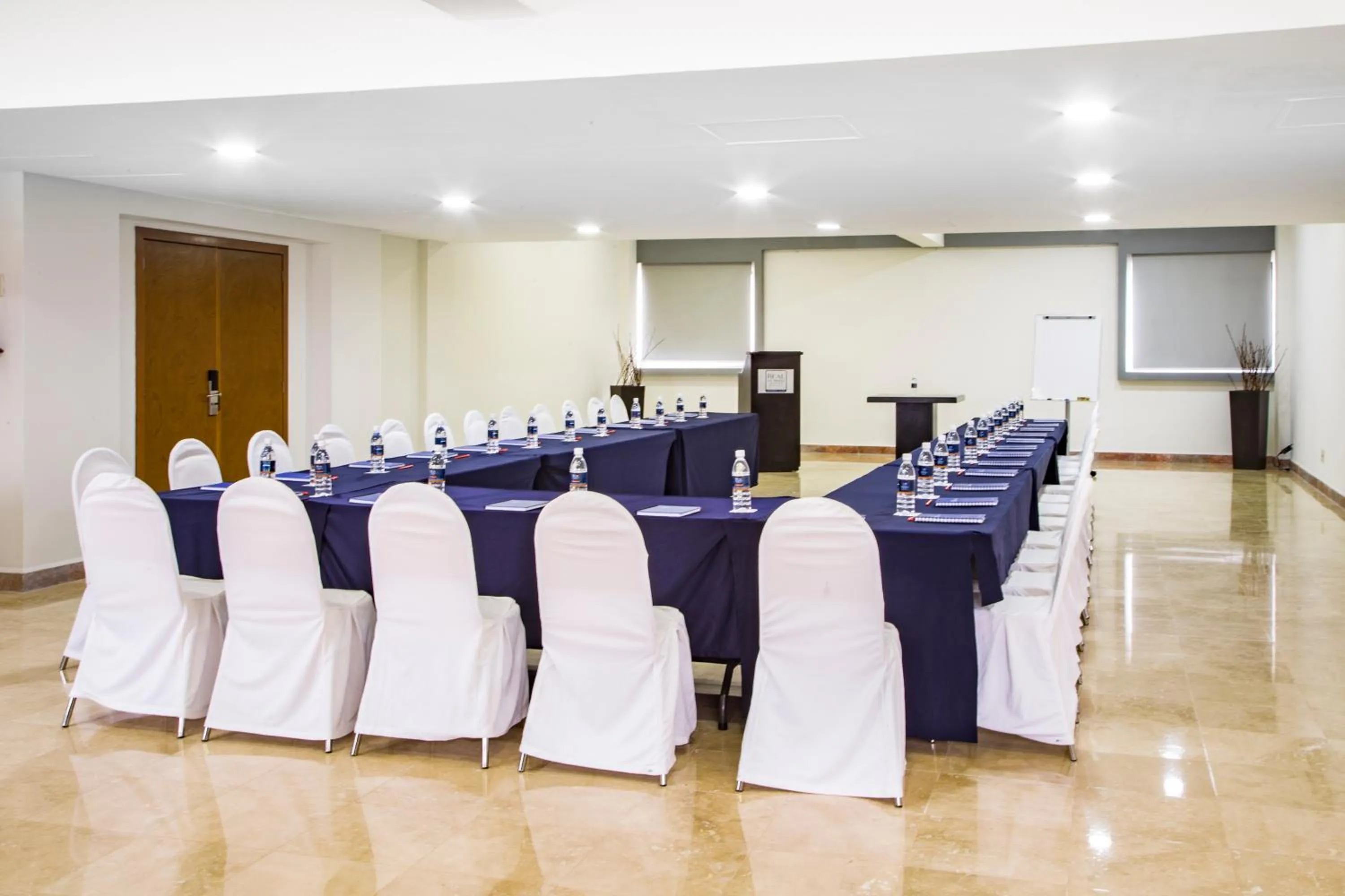 Meeting/conference room in Imperio de Angeles Executive León Poliforum