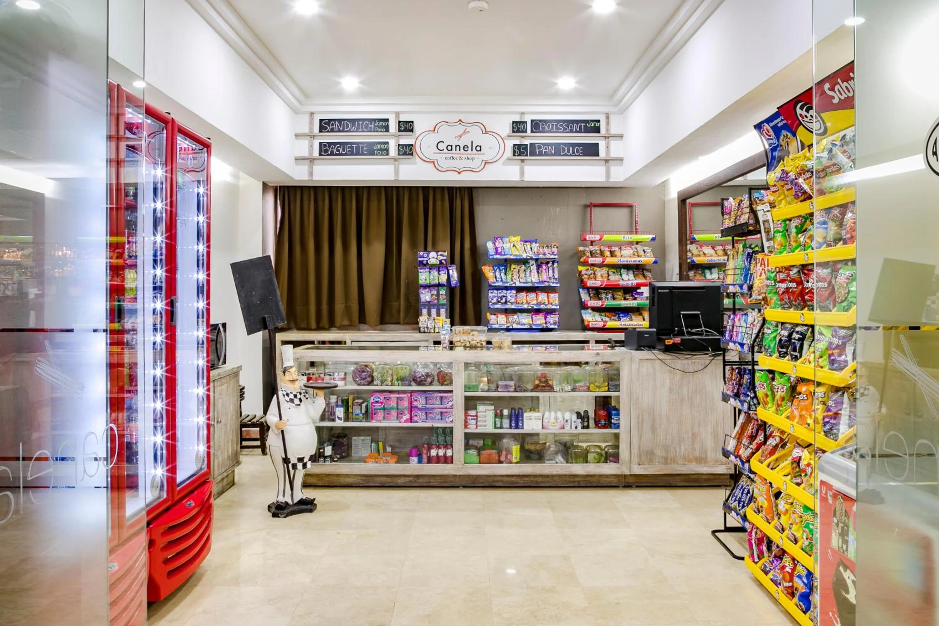 On-site shops in Imperio de Angeles Executive León Poliforum