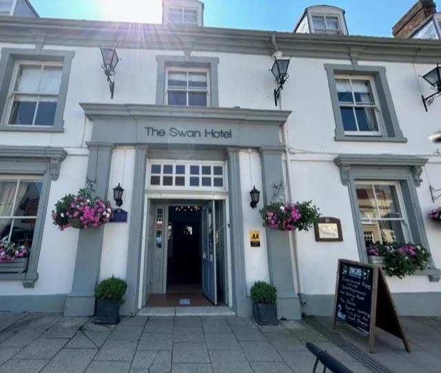 Property building in The Swan Hotel, Alresford