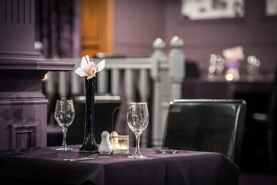 Restaurant/places to eat in Number 44 Hotel & Bar